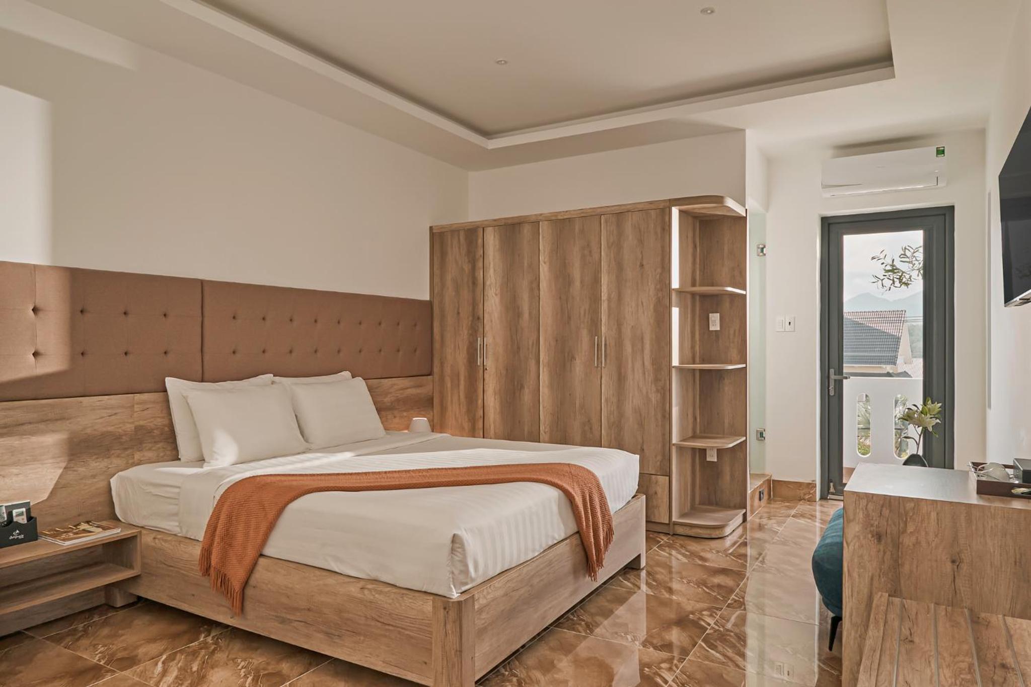 King Room with Balcony photo 1