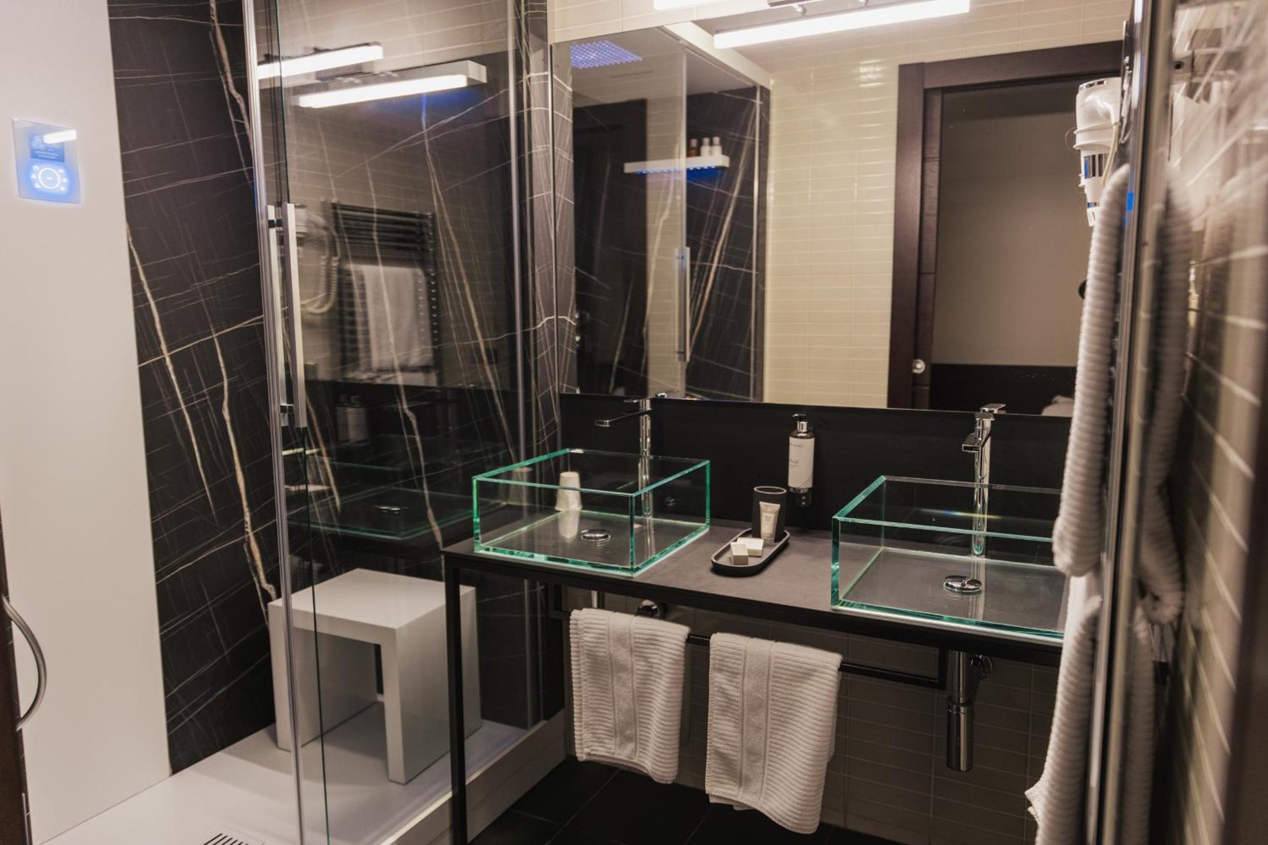 Suite with Lake View photo 3