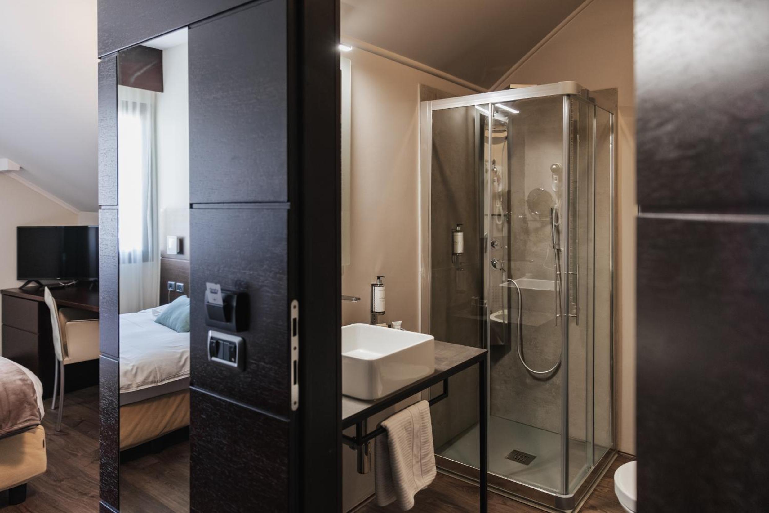 Single Room photo 3
