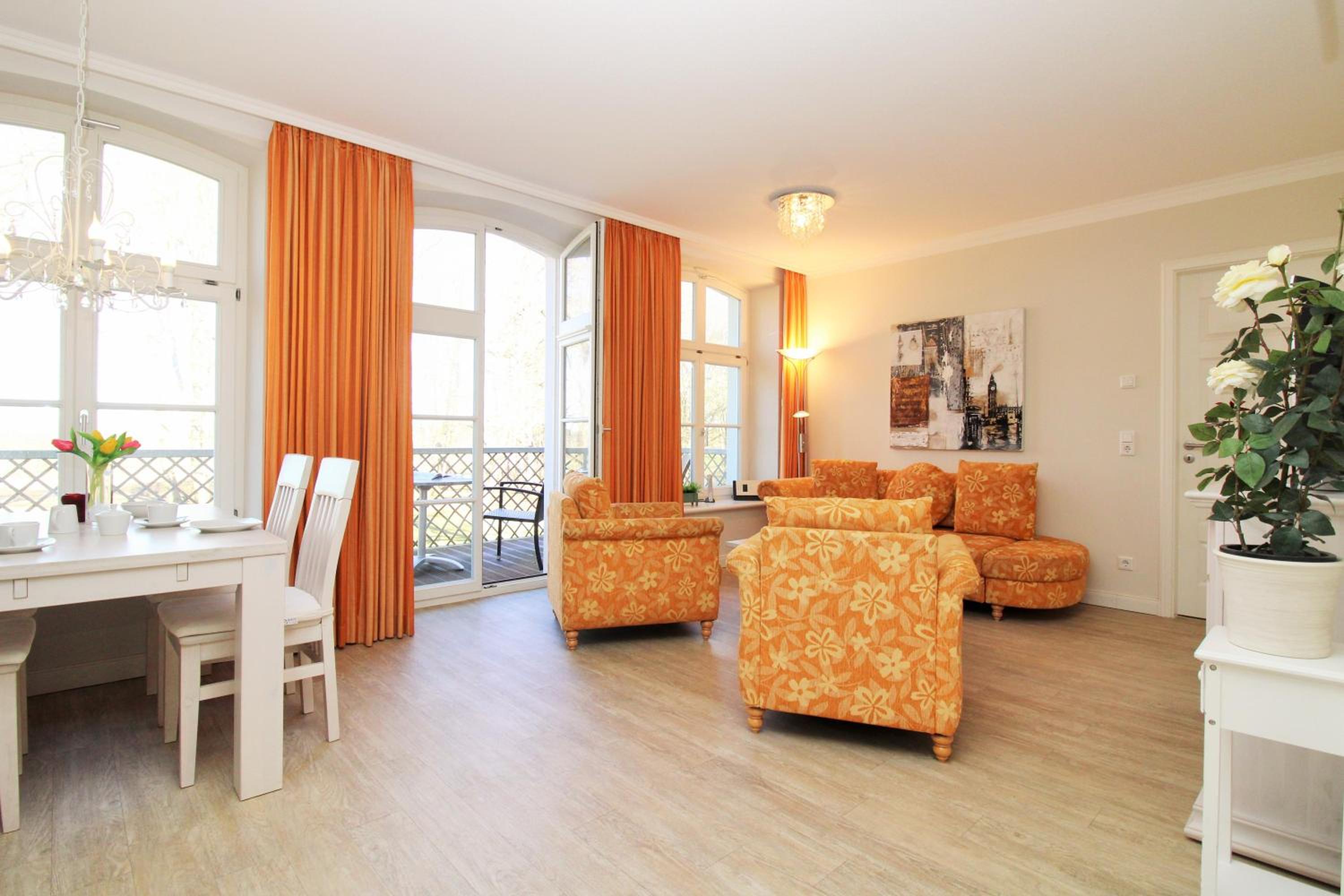 Apartment with Balcony photo 1