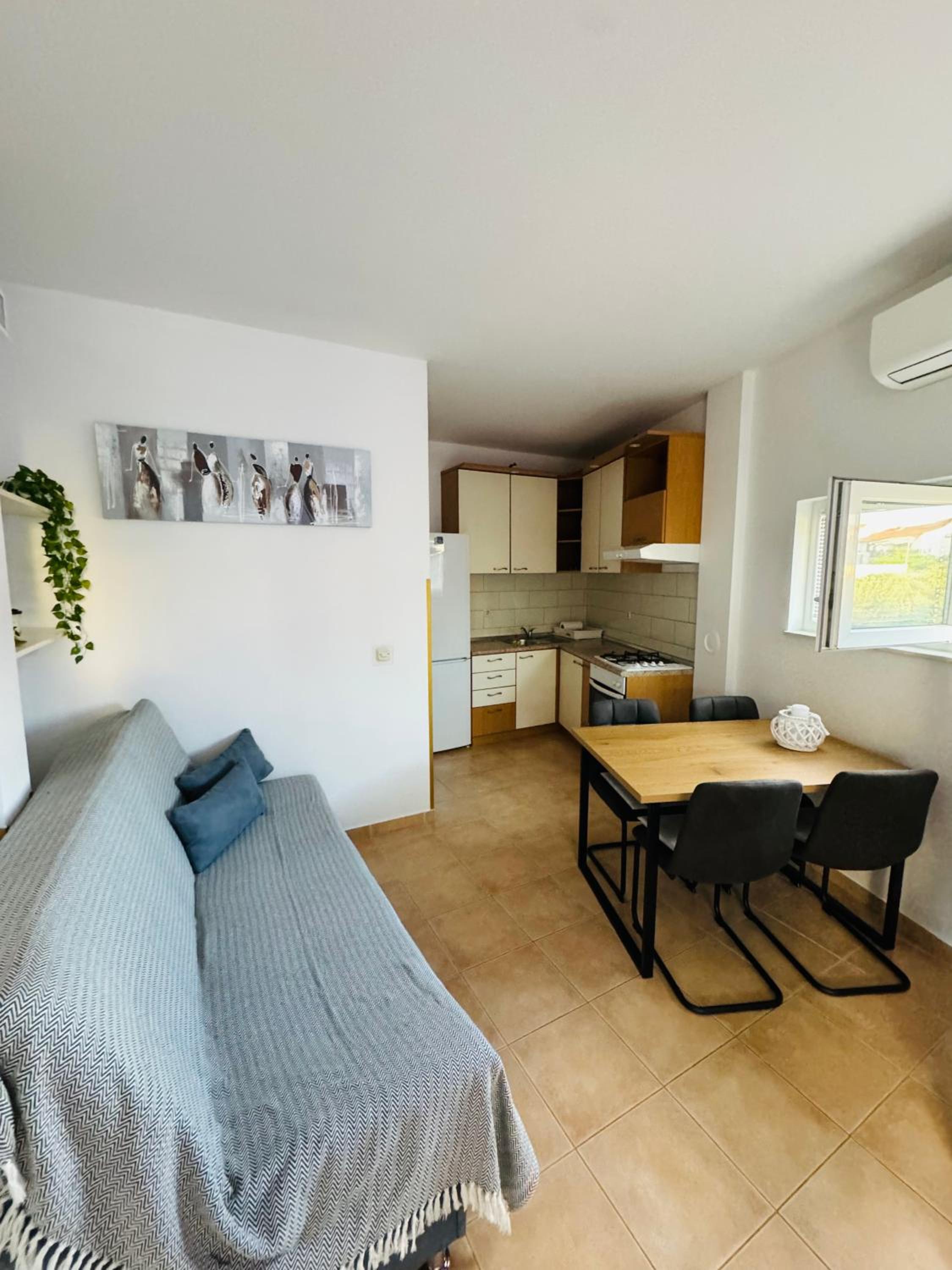 One-Bedroom Apartment - Photo 1