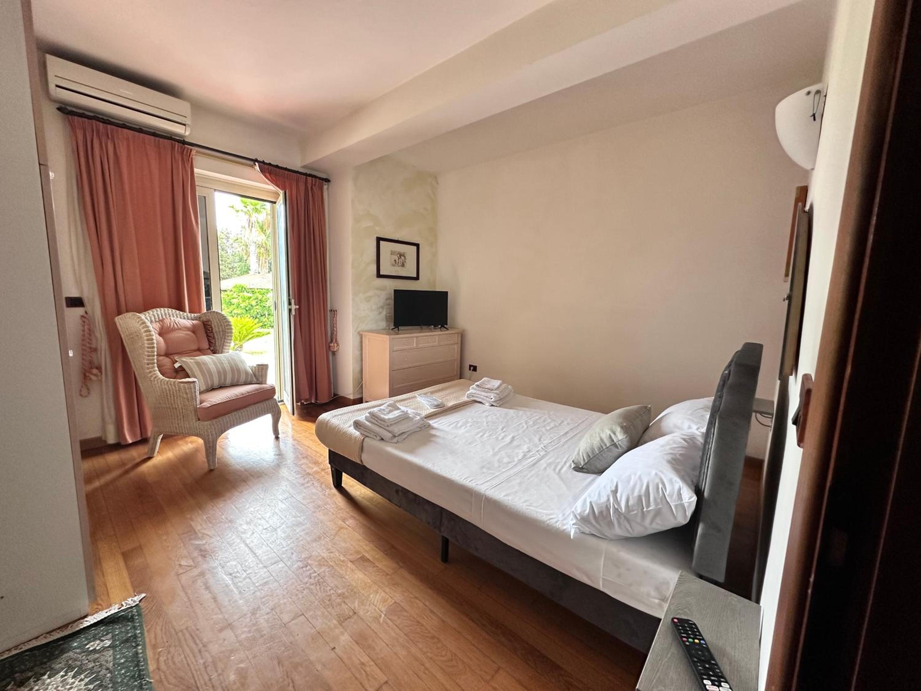King Room with Pool View