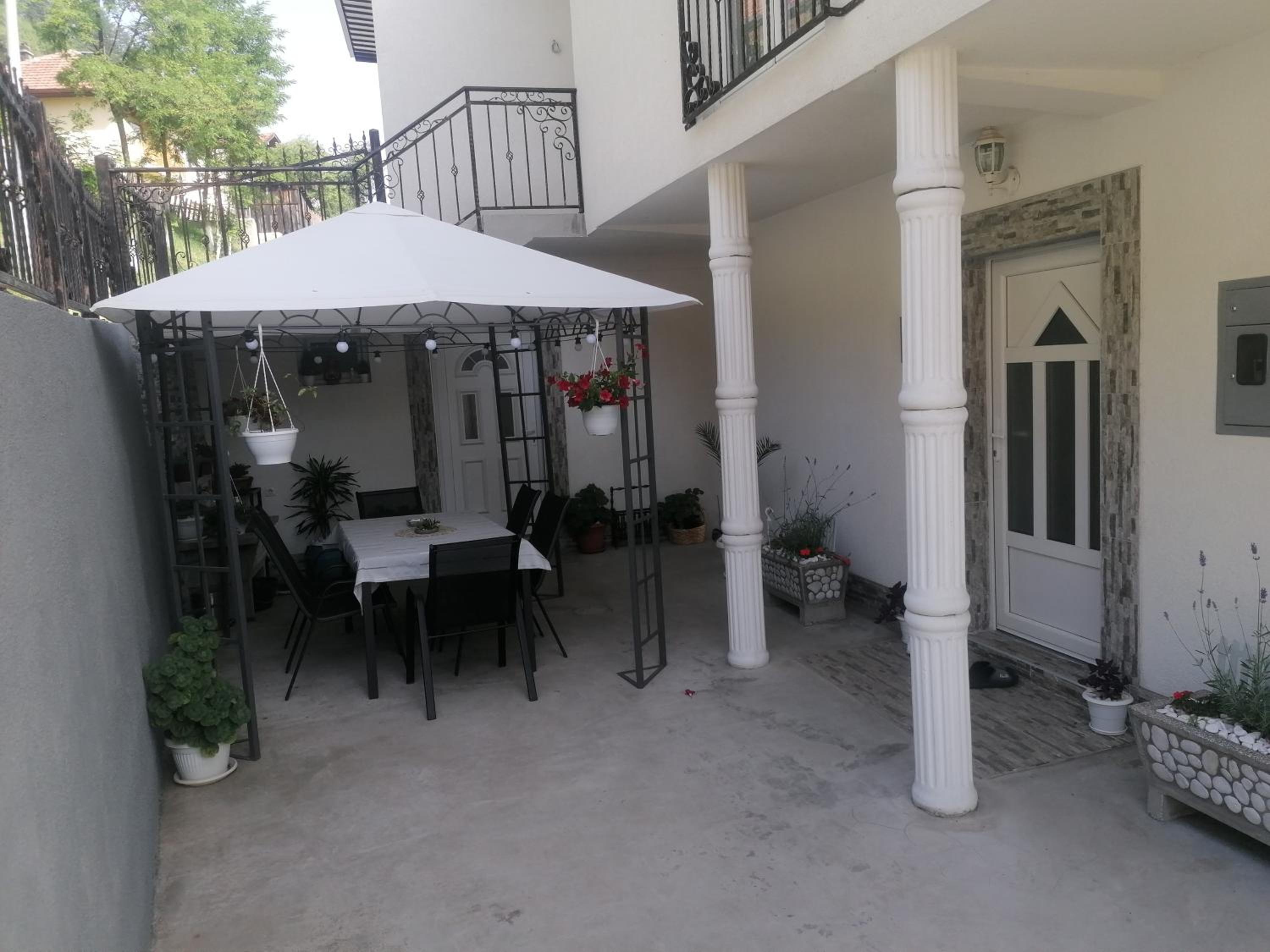 Apartment with Balcony photo 3