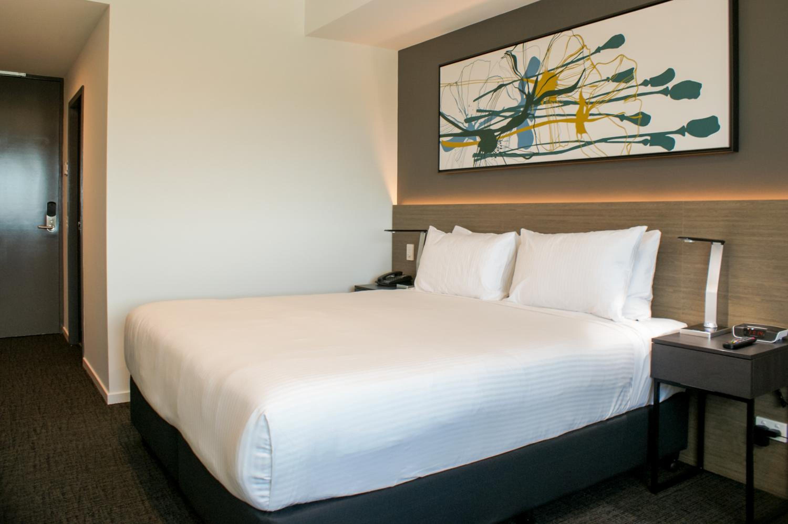 Standard King Room photo 3