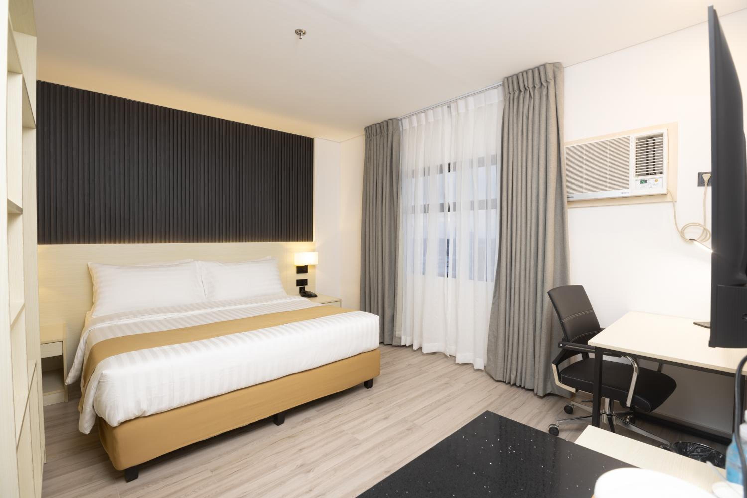 Deluxe Double Room with Balcony - Photo 1