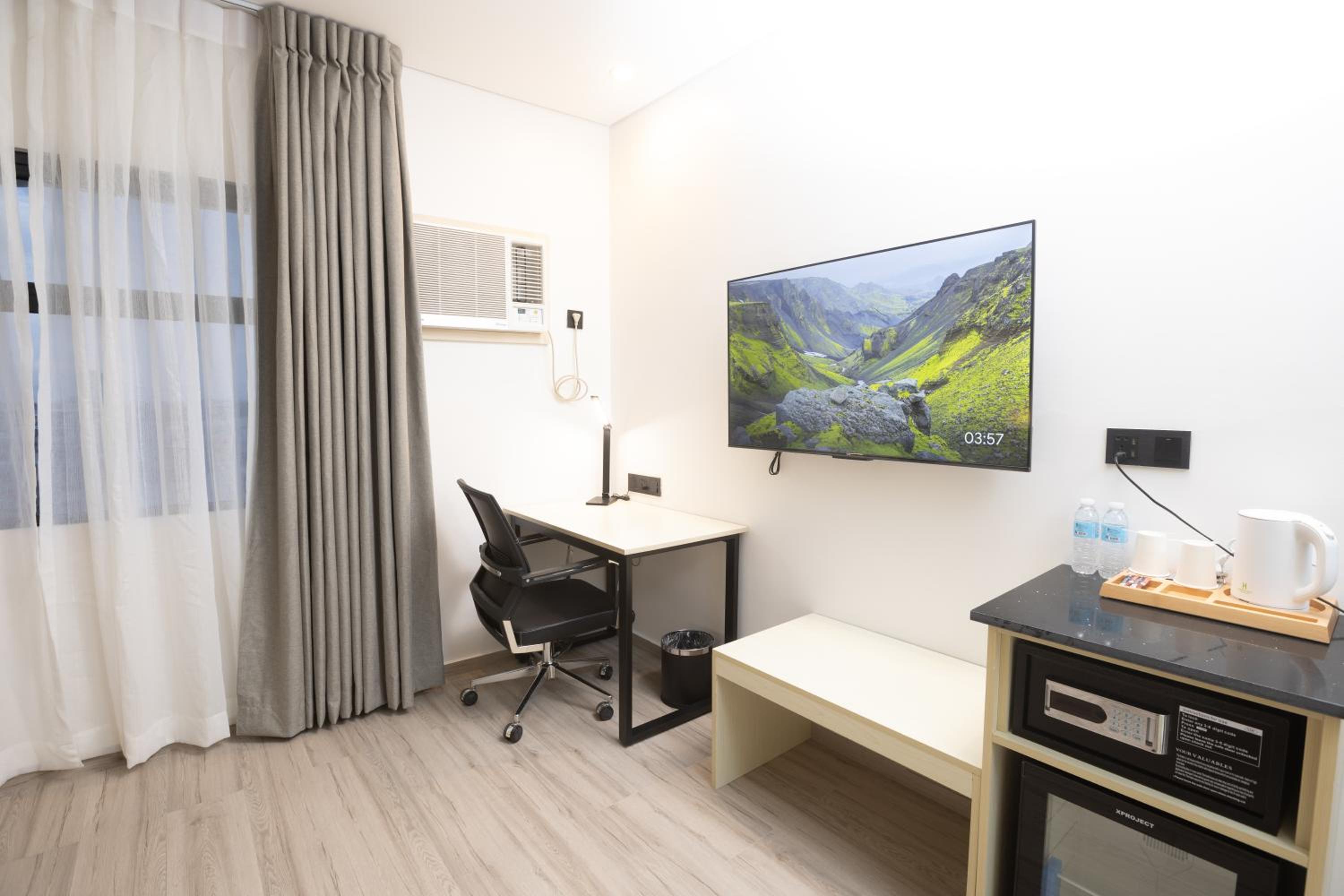 Deluxe Double Room with Balcony - Photo 3