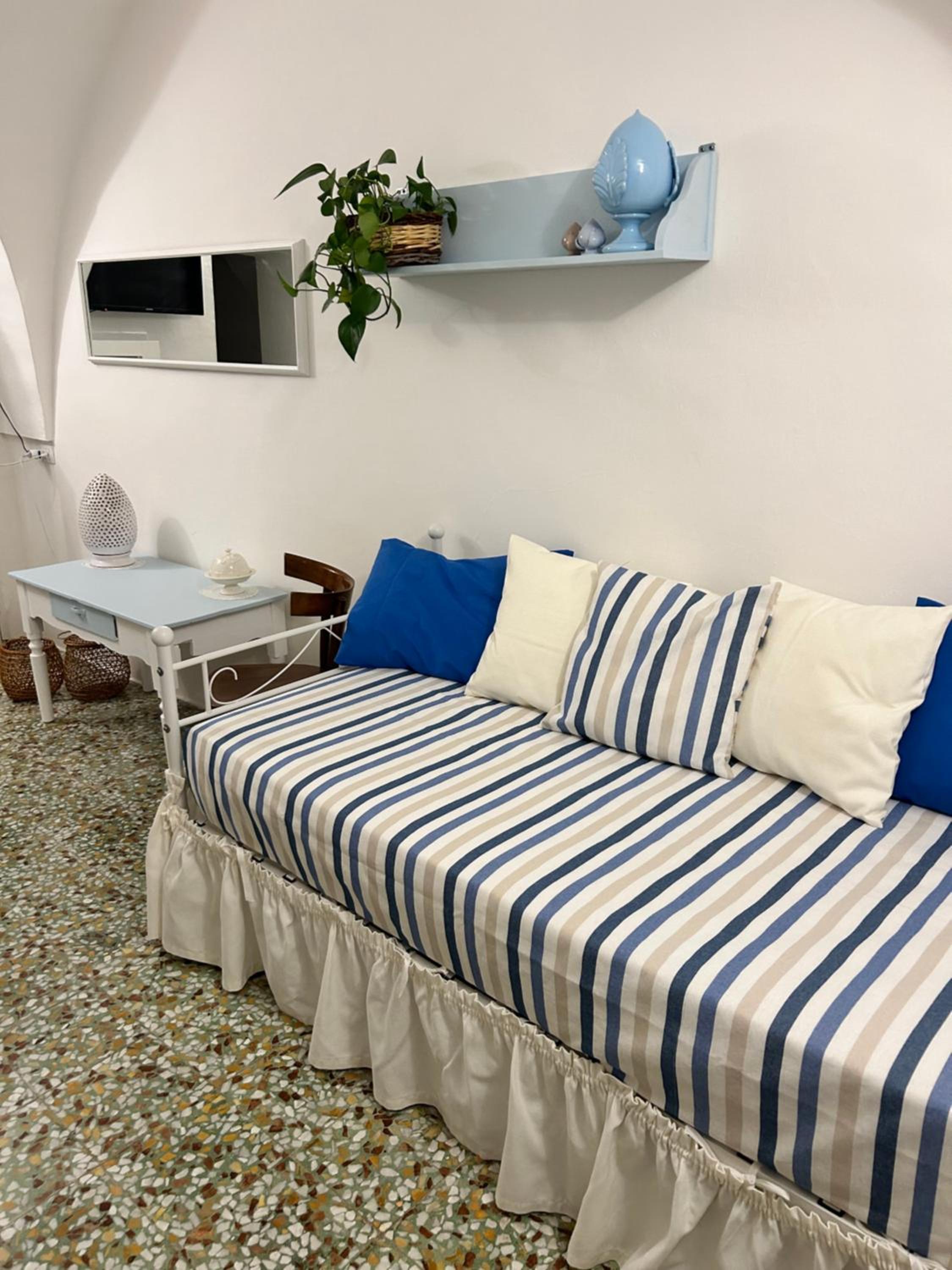 Family Suite with Balcony - Photo 9