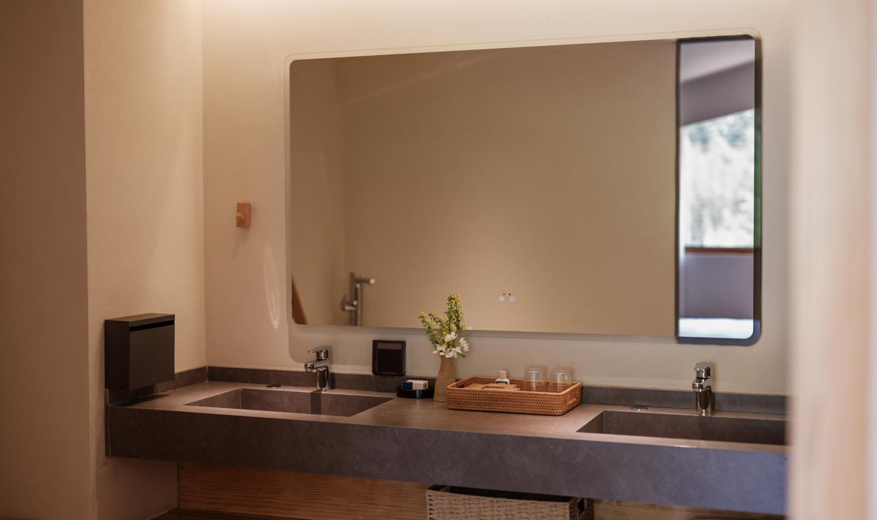 Premium King Room photo 2