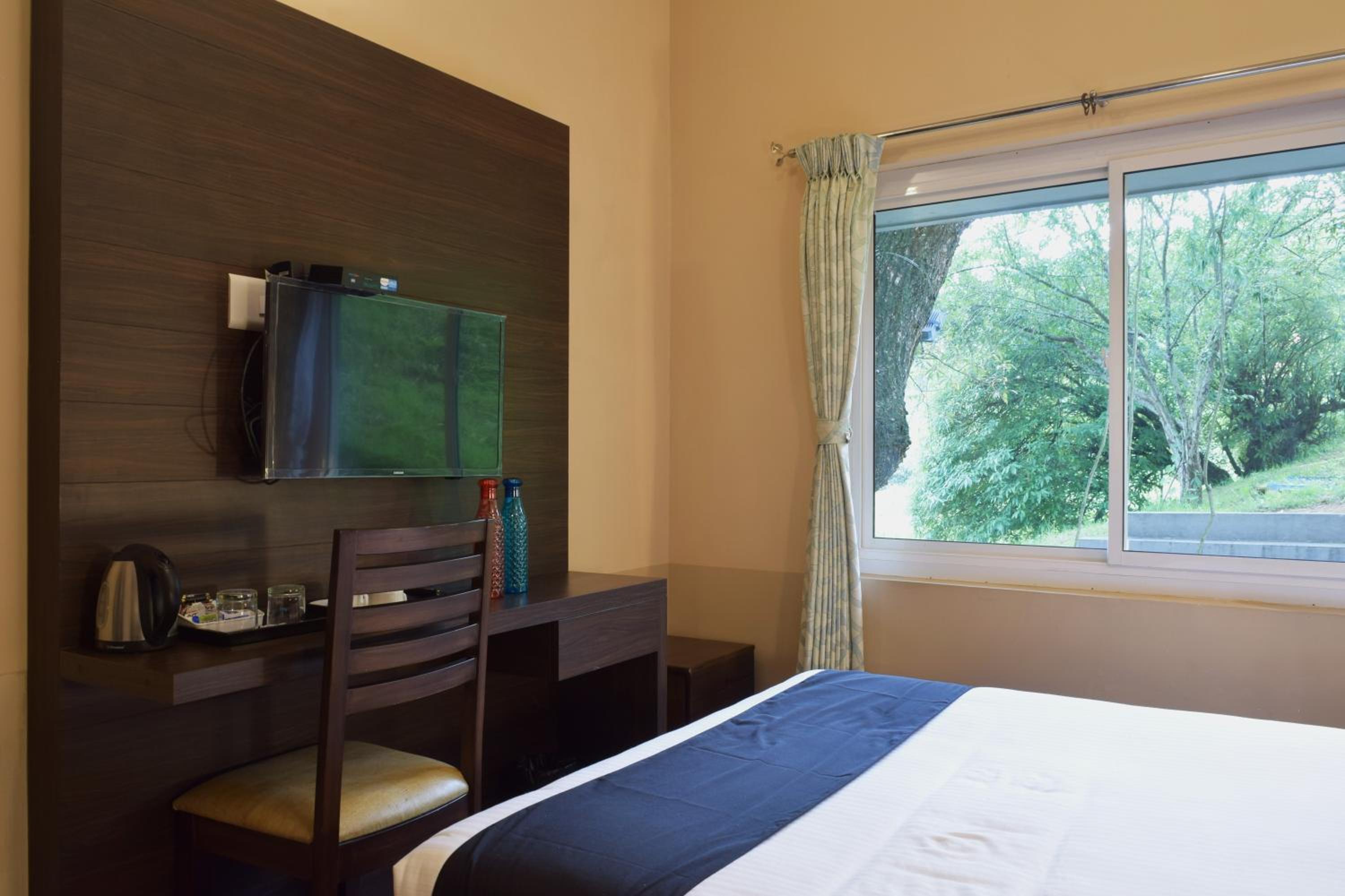Superior Suite - Photo 11