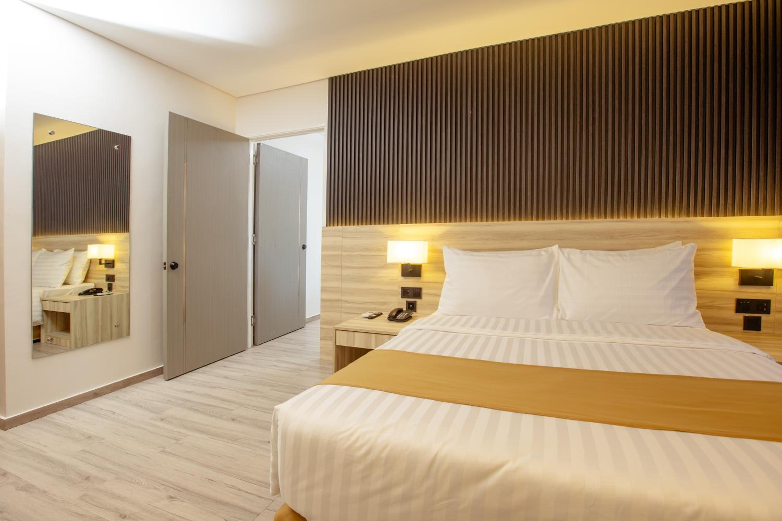 Deluxe Queen Room photo 3