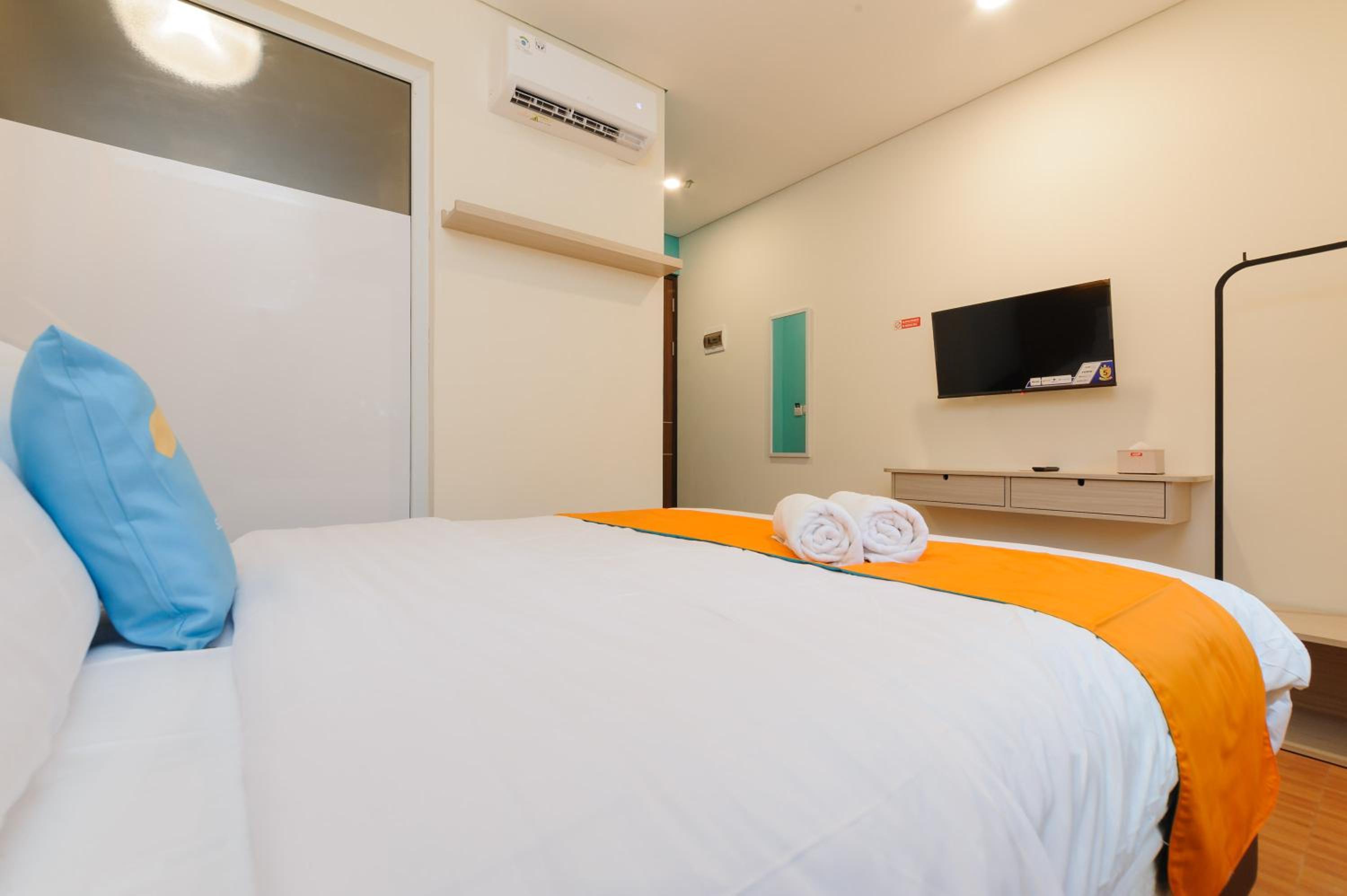 Deluxe Room - Photo 10