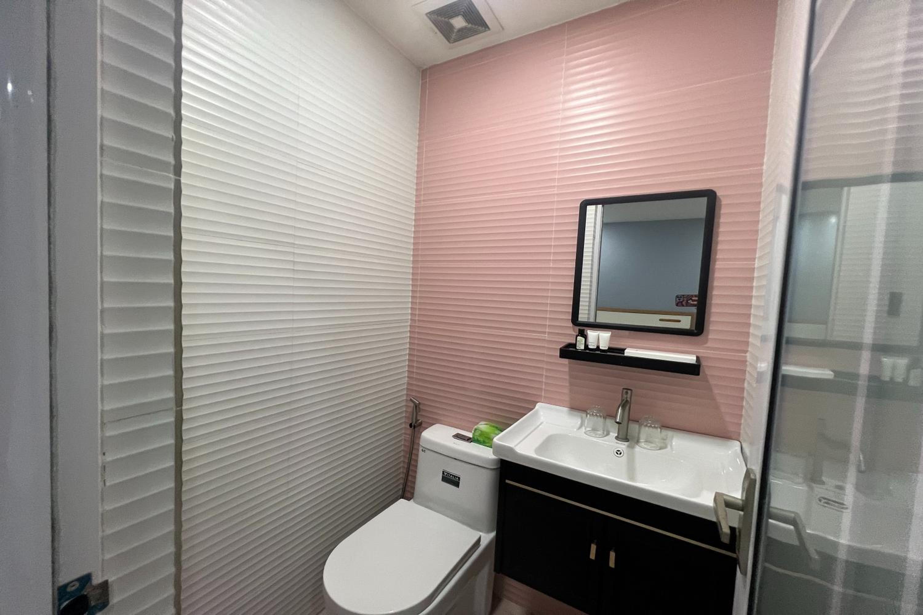 Deluxe Double Room - Photo 8