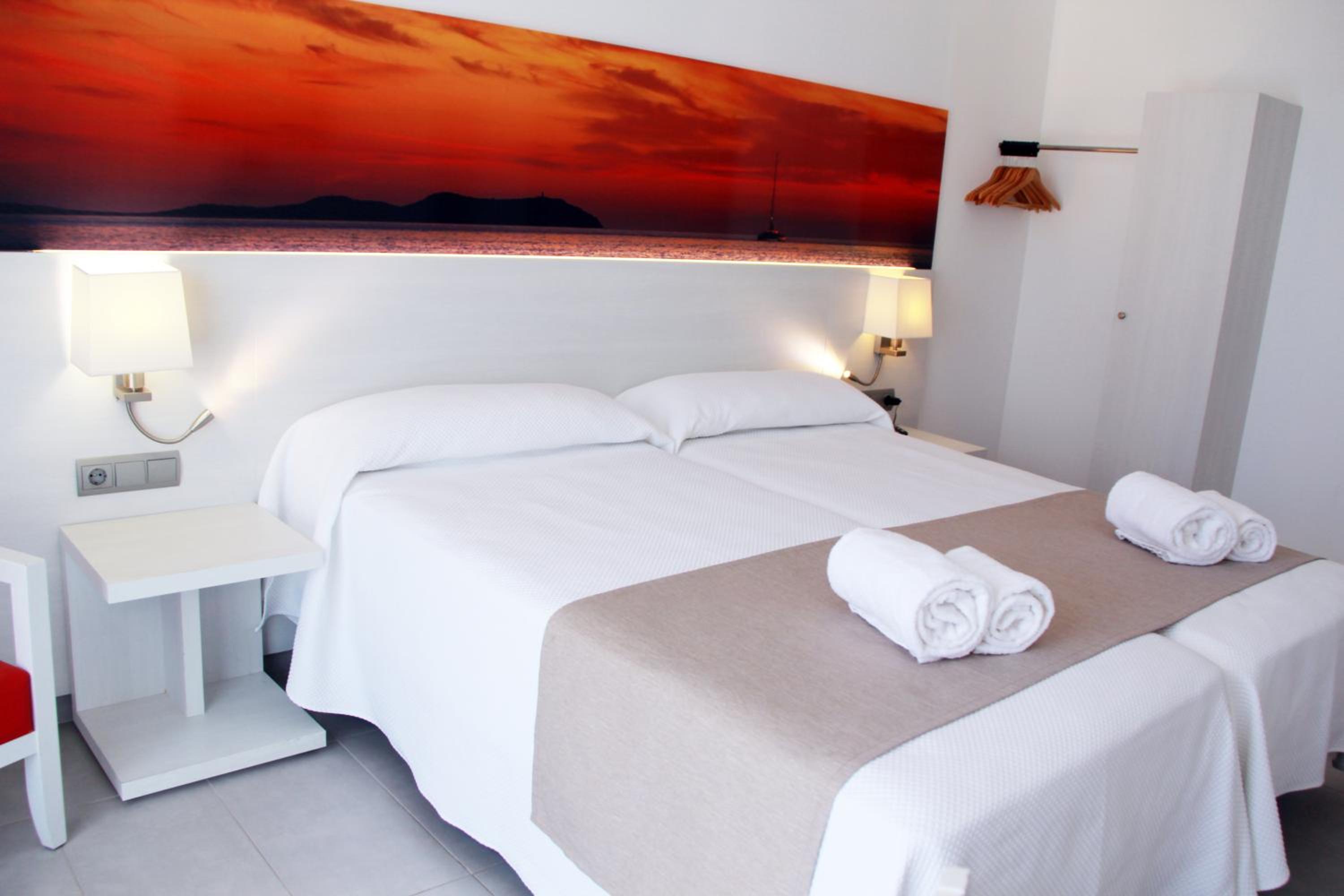 Twin Room - Photo 24