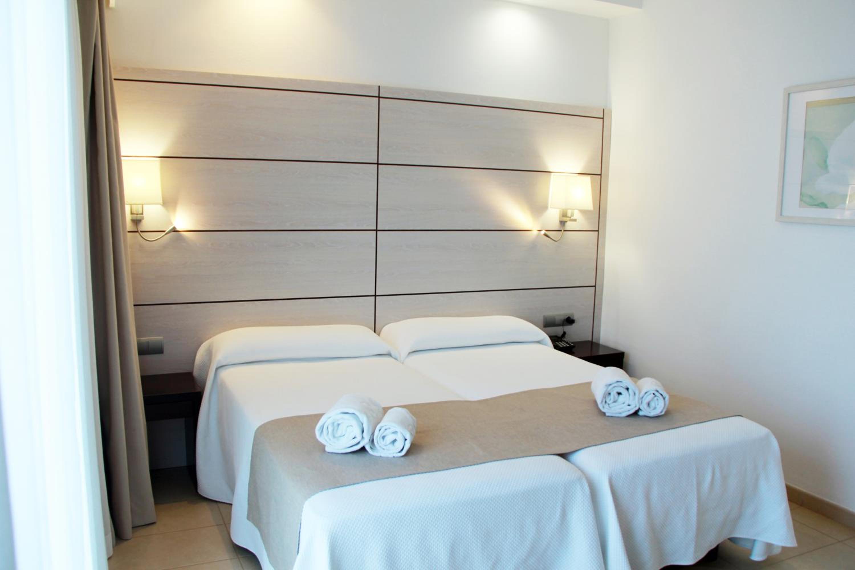Twin Room - Photo 5