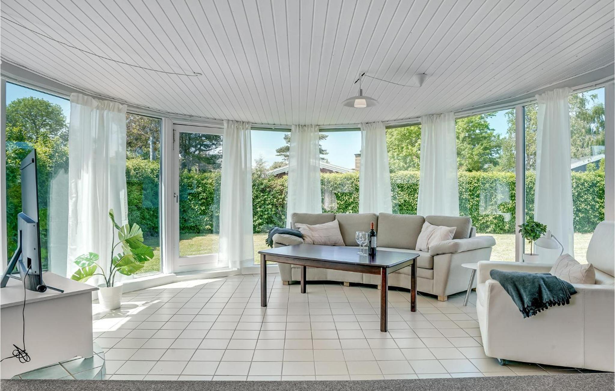 Six-Bedroom Holiday Home photo 1