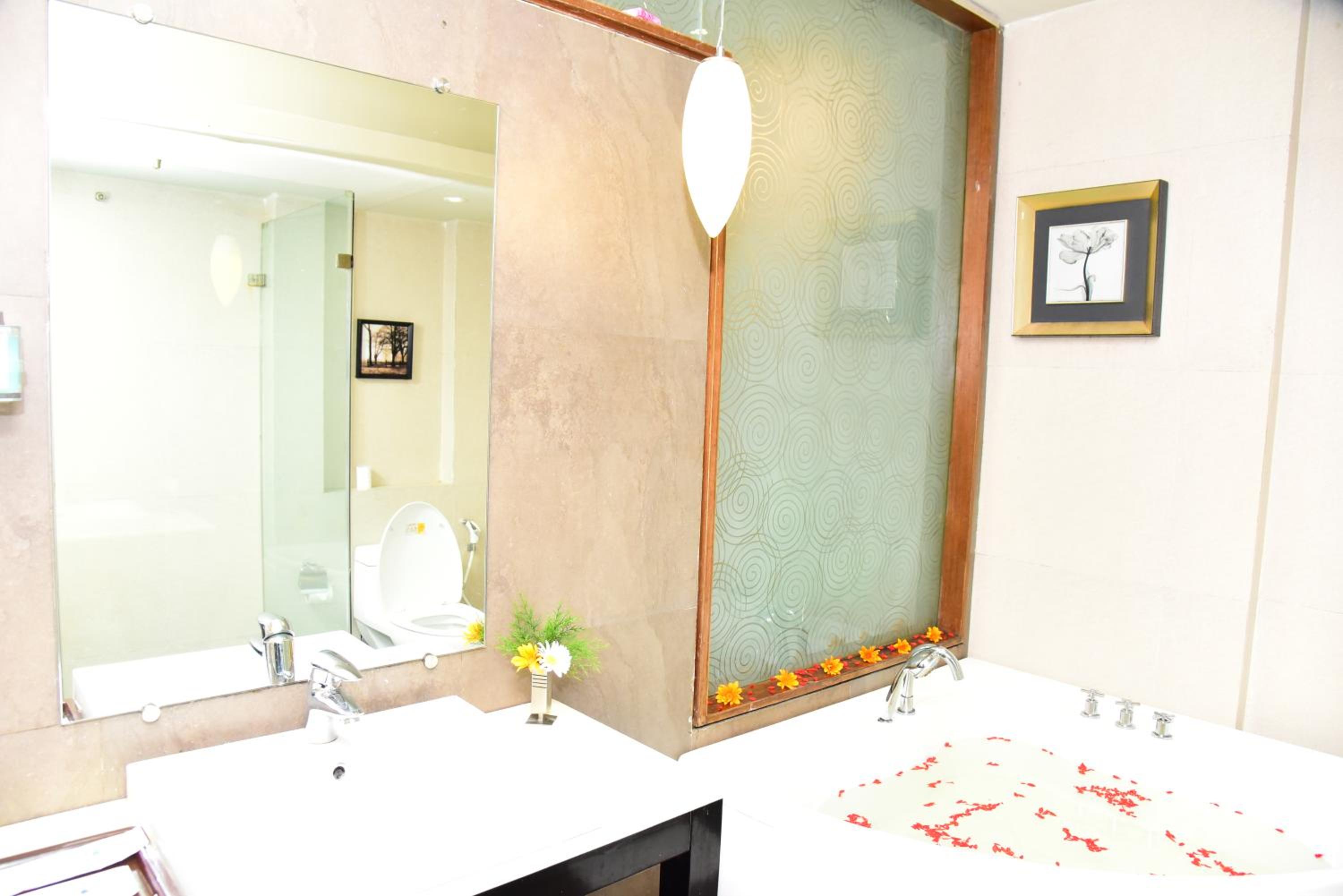 Deluxe Suite - Photo 3