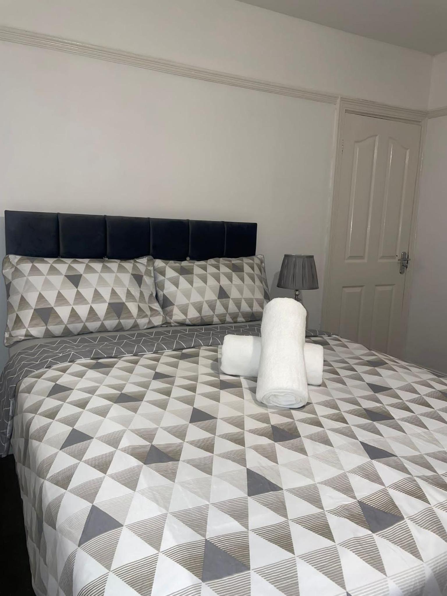 Double Room with Shared Bathroom photo 1