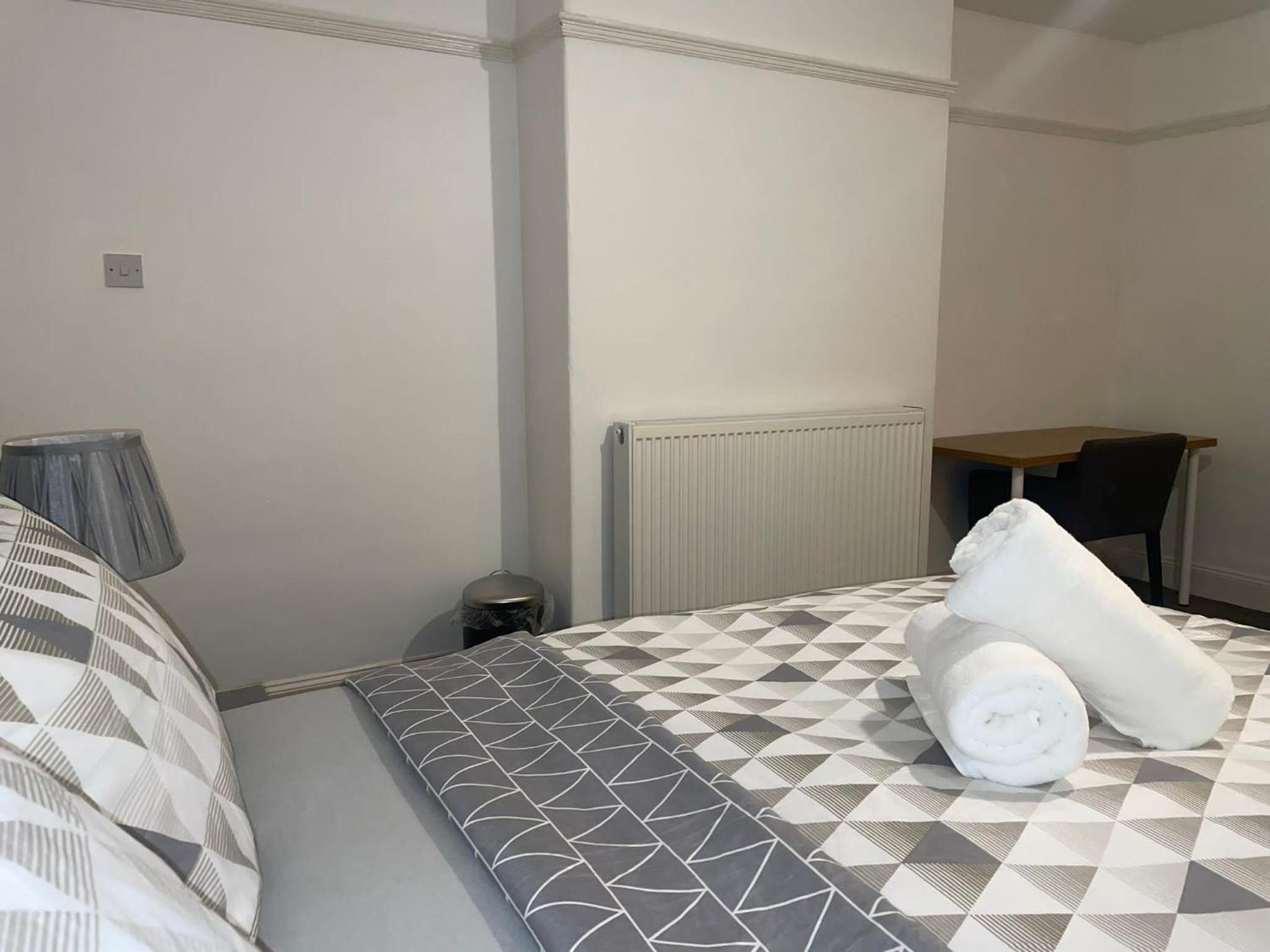 Double Room with Shared Bathroom photo 3