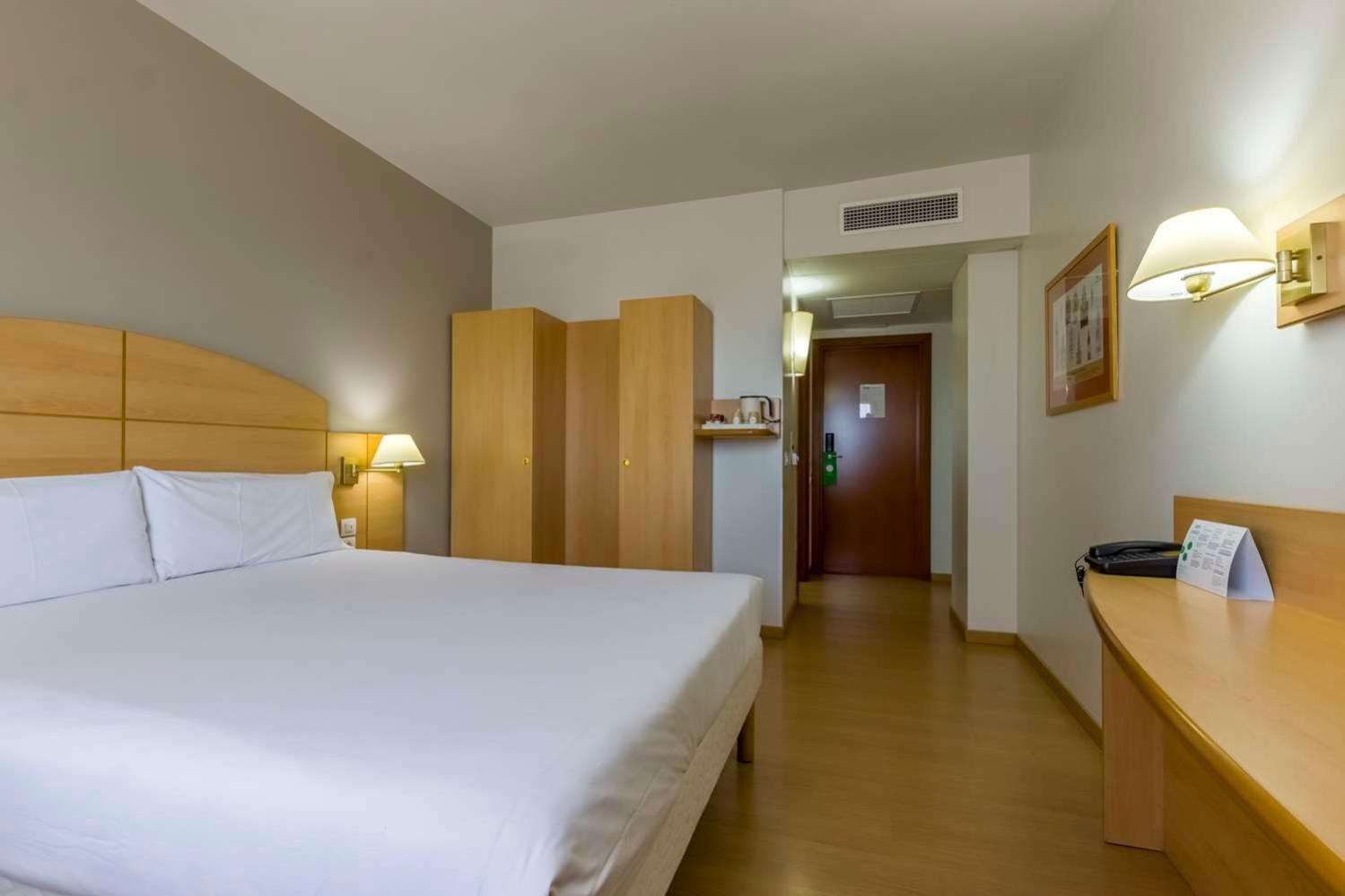 Double Room - Photo 2