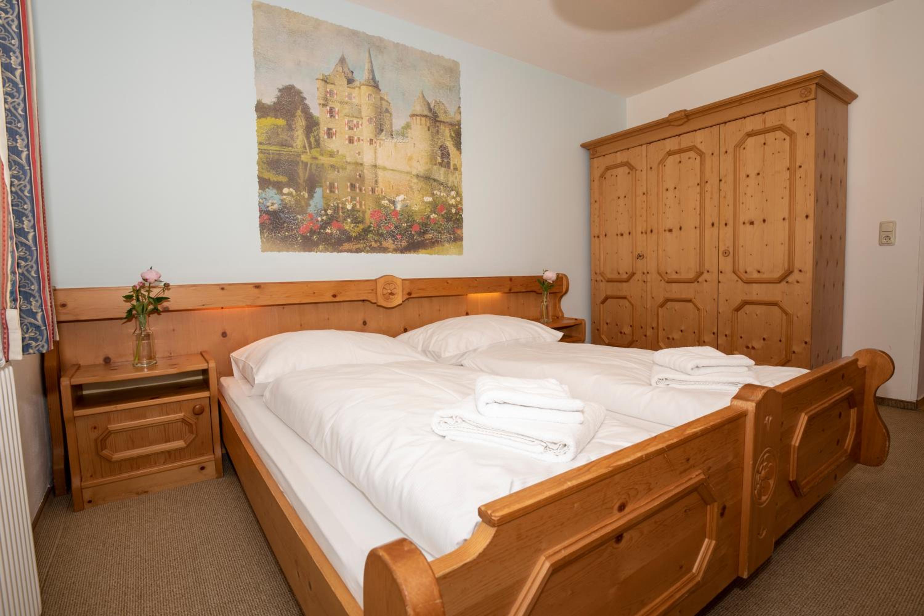 Deluxe Double Room with Shower photo 3