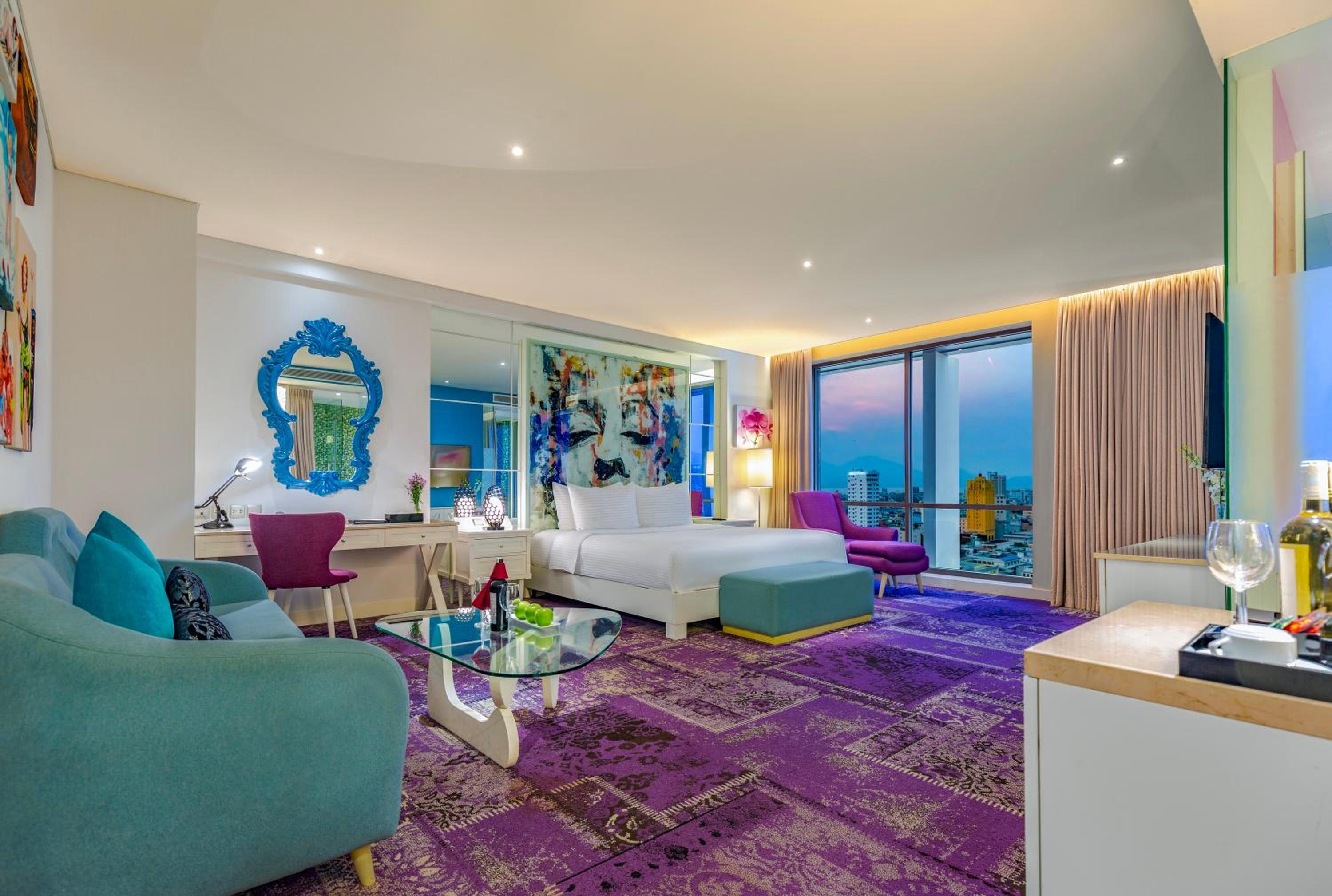 Grand King Suite with Bathtub photo 3