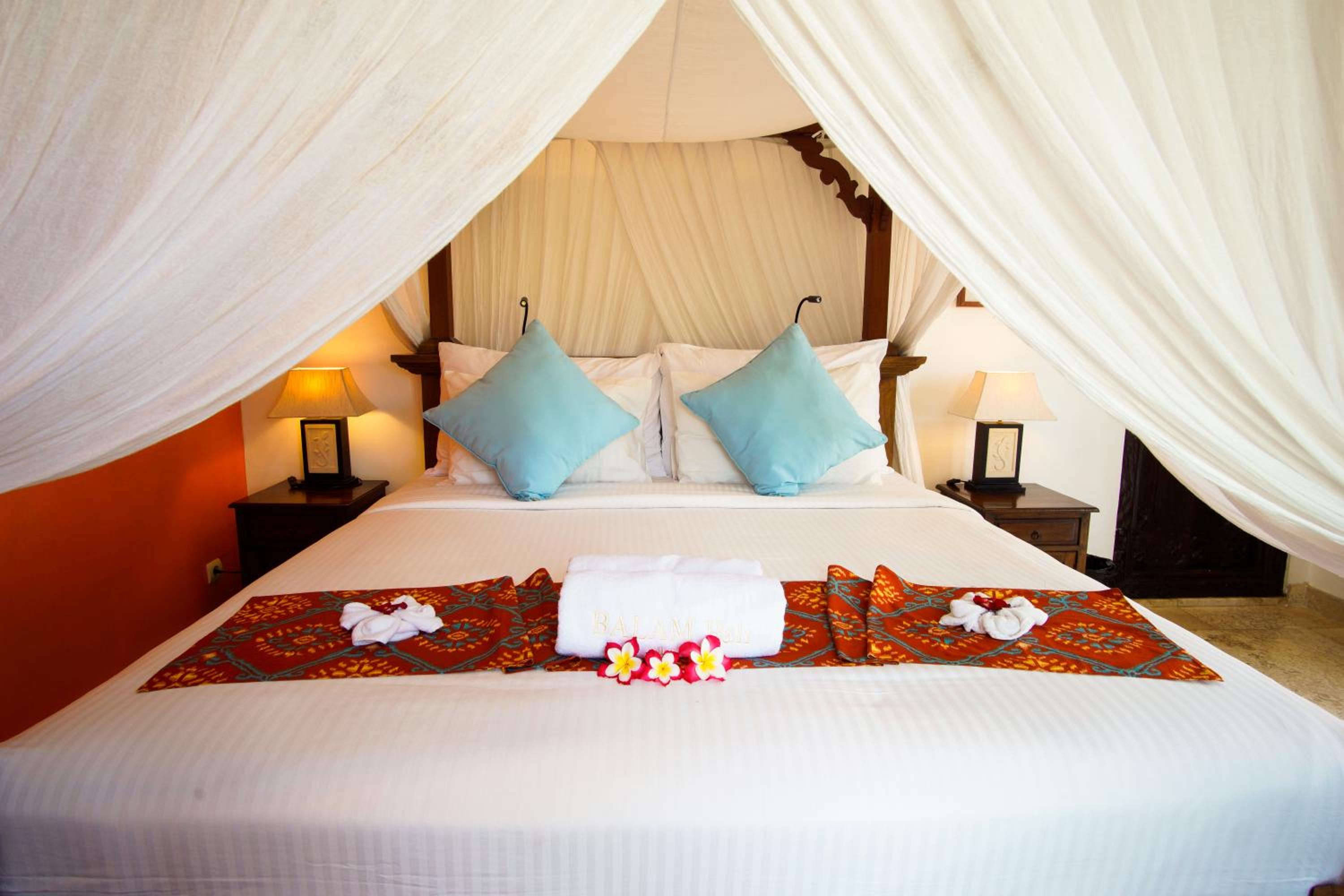 Double Room With Pool View photo 2