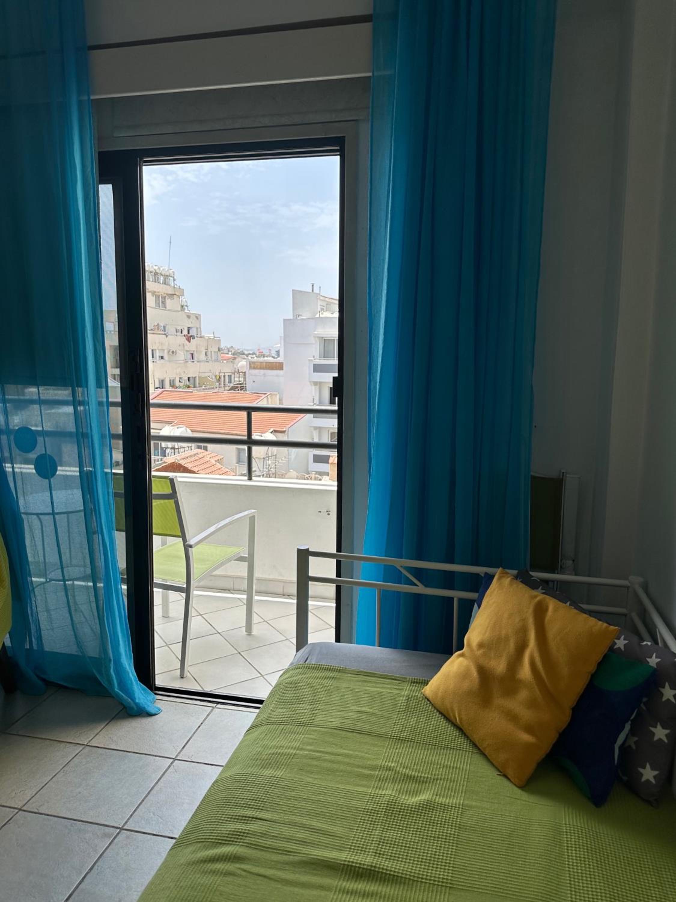One-Bedroom Apartment with City View photo 1