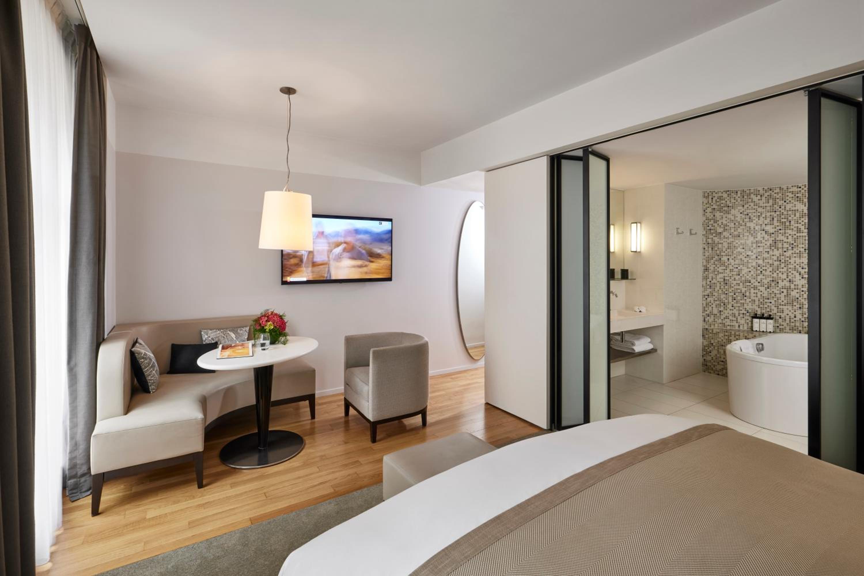 Premium Junior King Suite photo 2