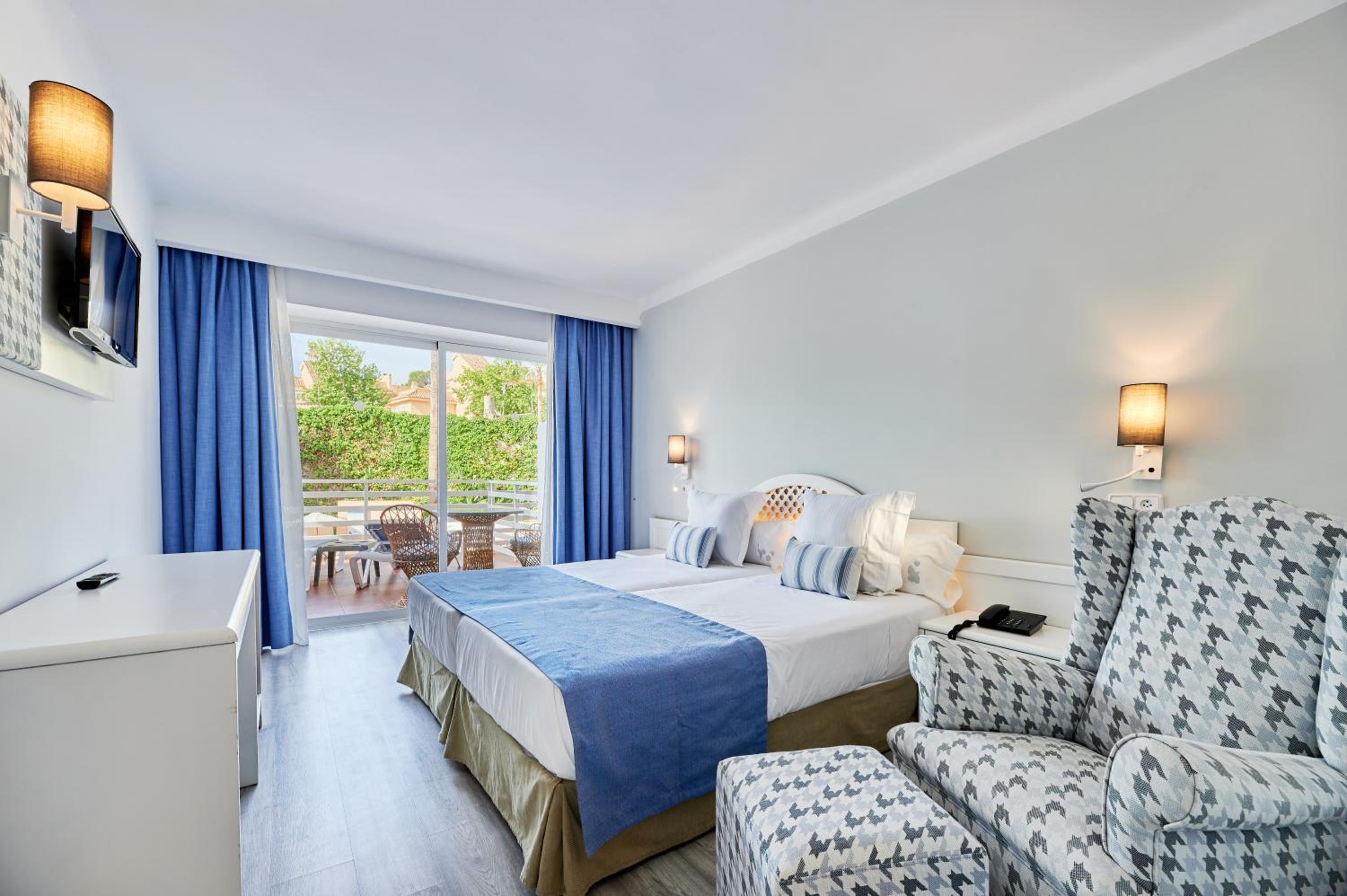 Double or Twin Room with Pool View