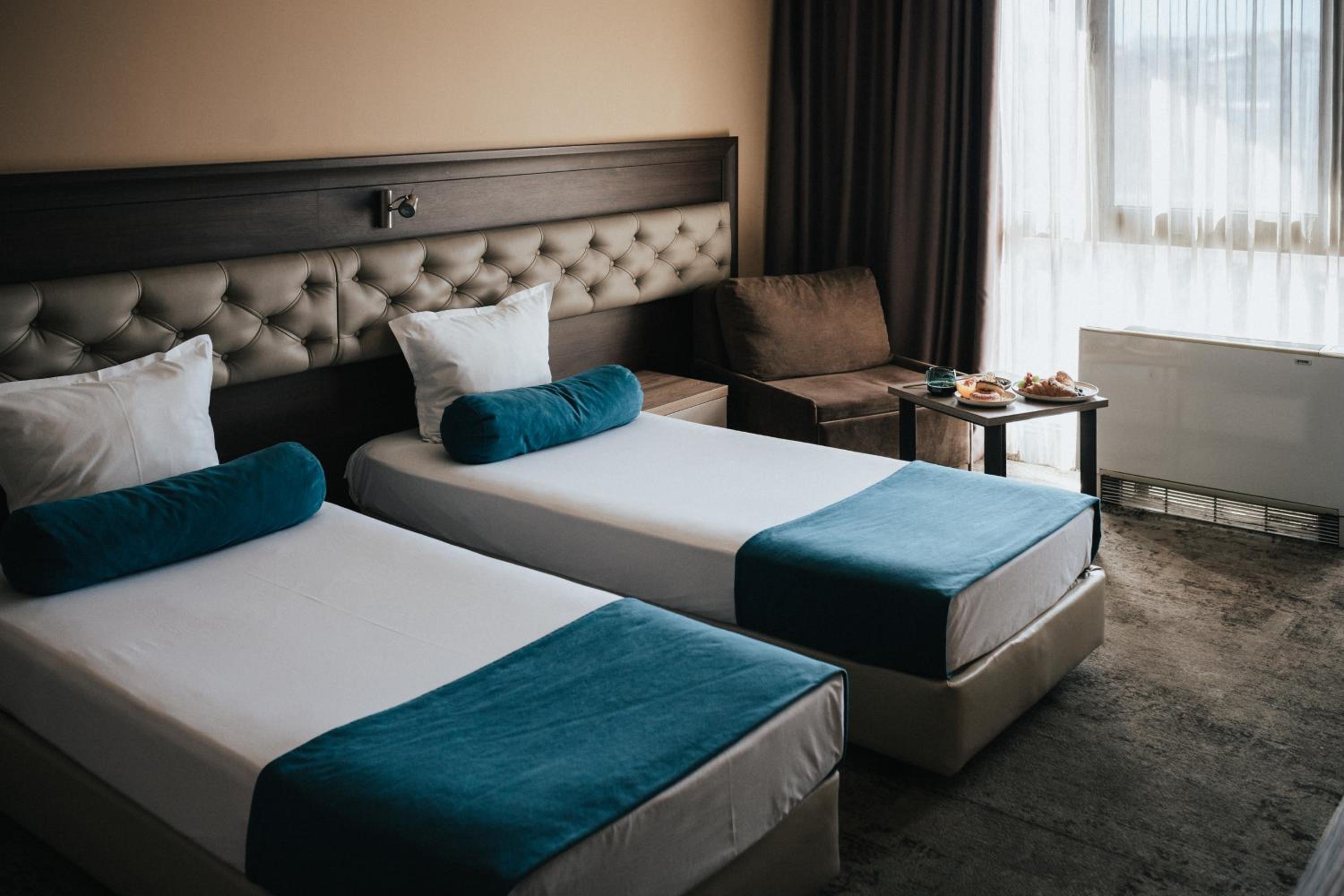 Twin Room with City View photo 2