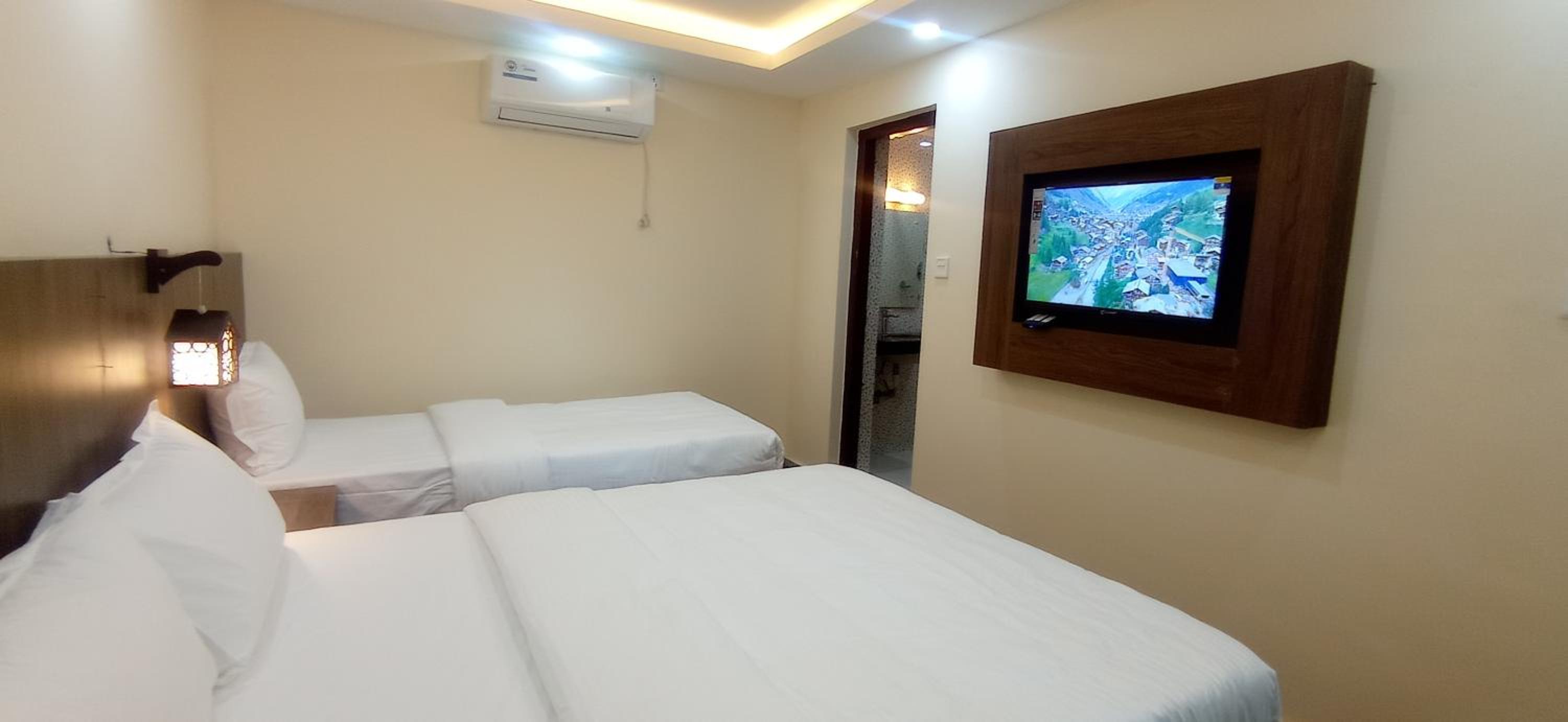 Deluxe Family Room