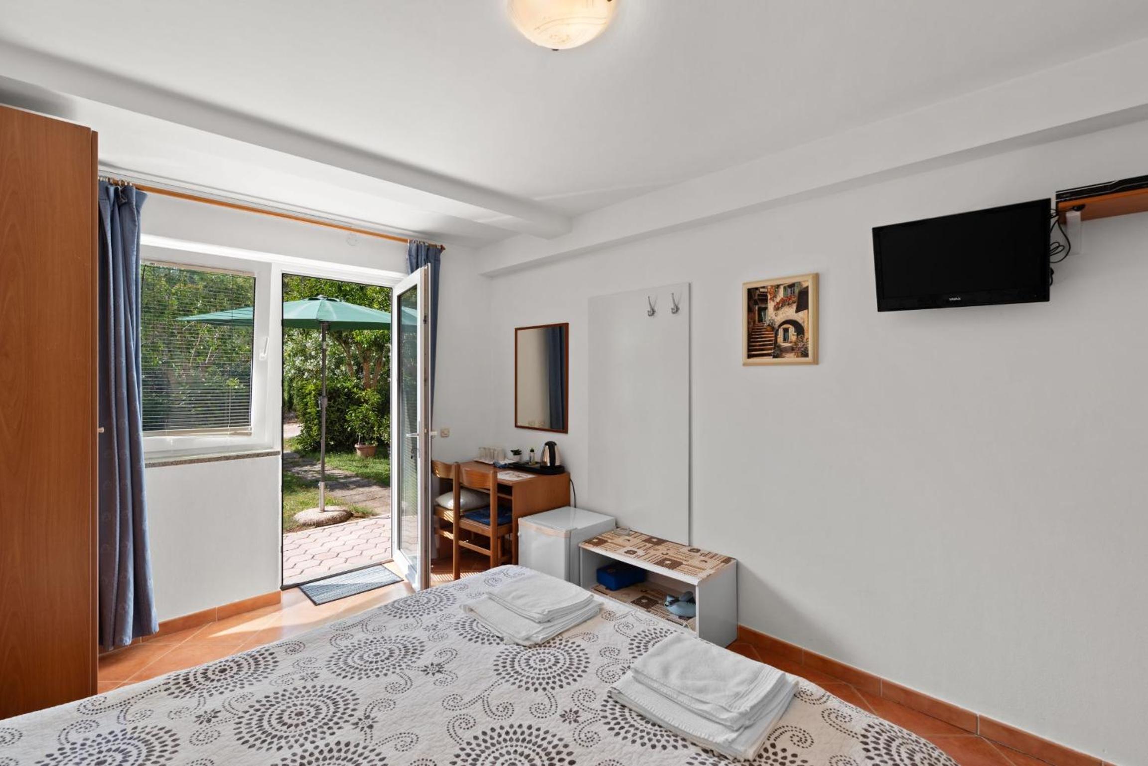 Triple Room with Garden View