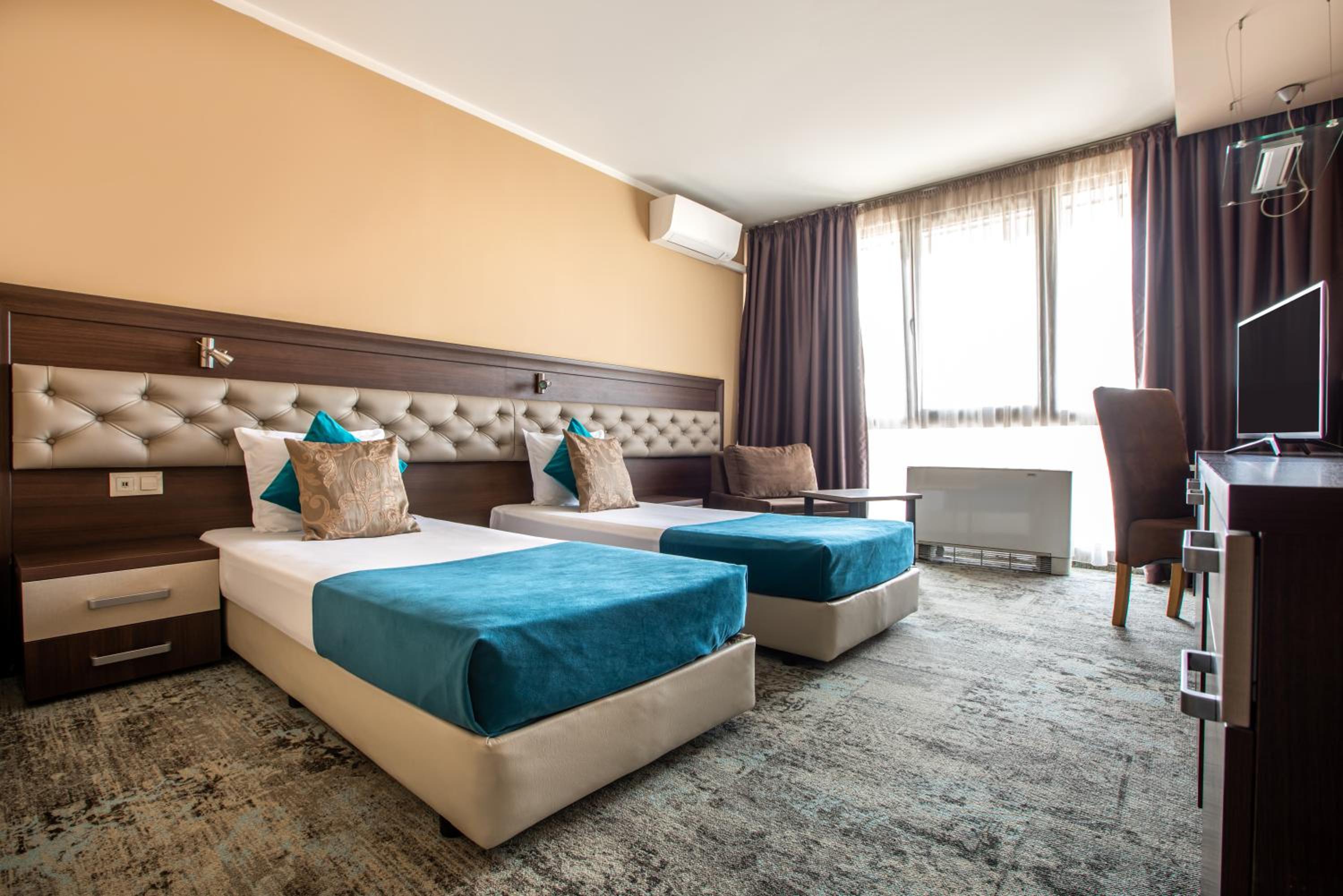 Twin Room with City View photo 1