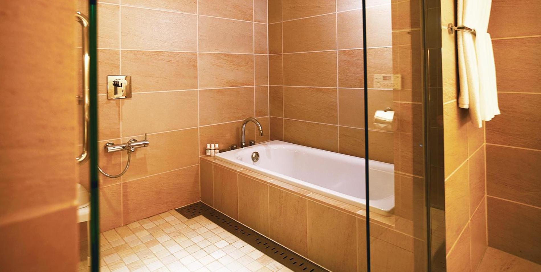 Suite 124 photo 2