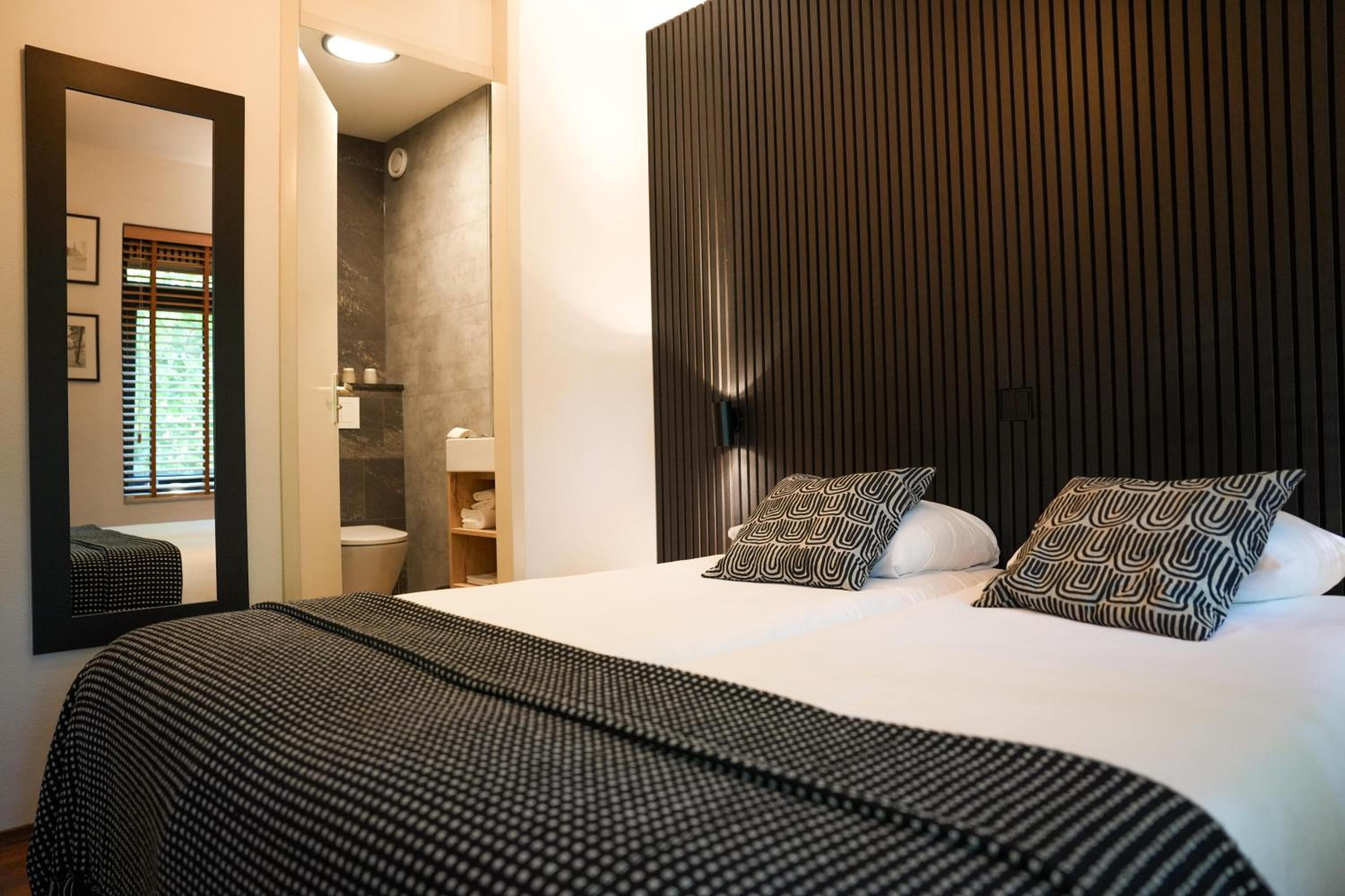 Standard Twin Room - Photo 1