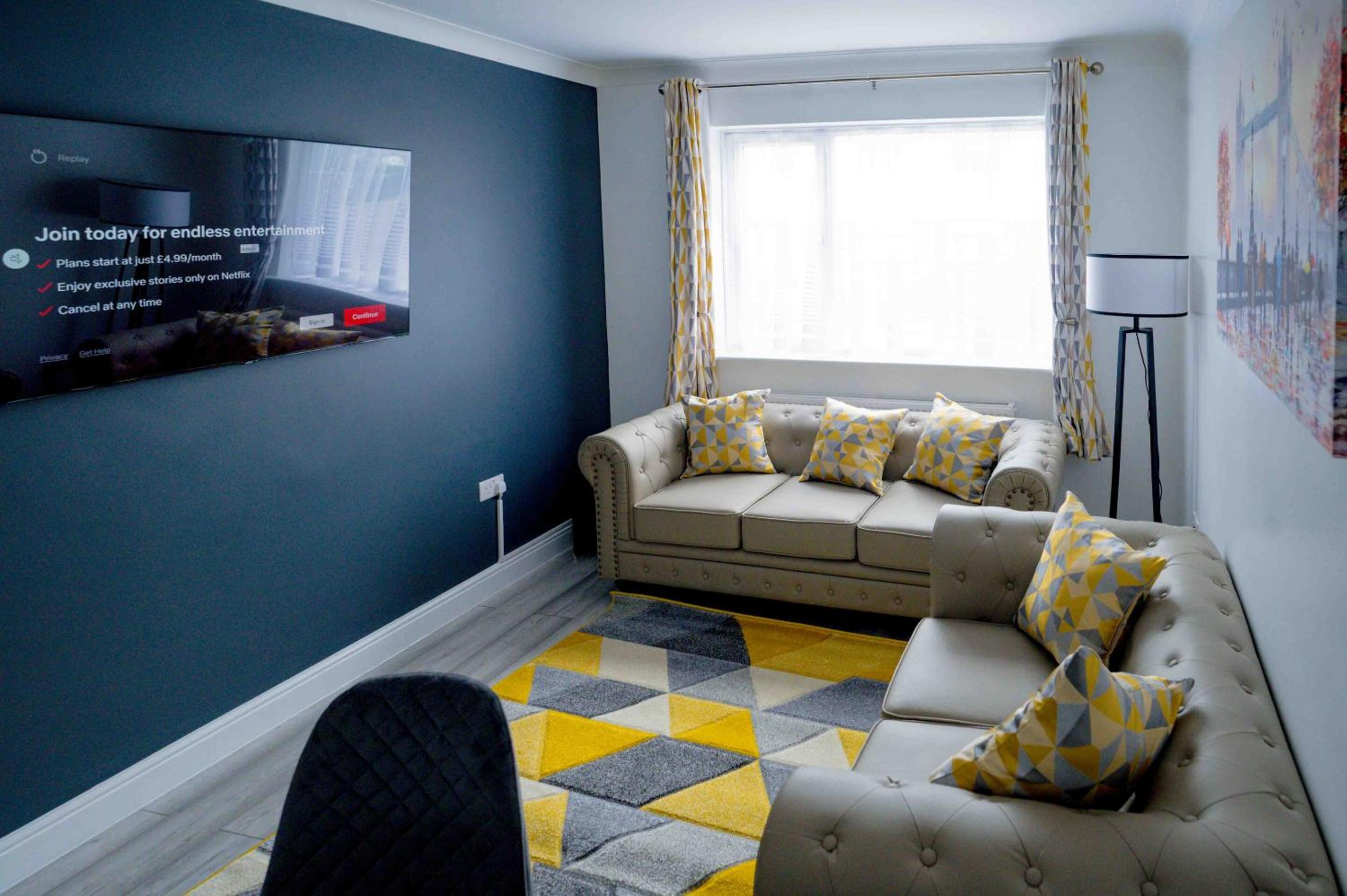 Deluxe Two-Bedroom Apartment with Garden View photo 1