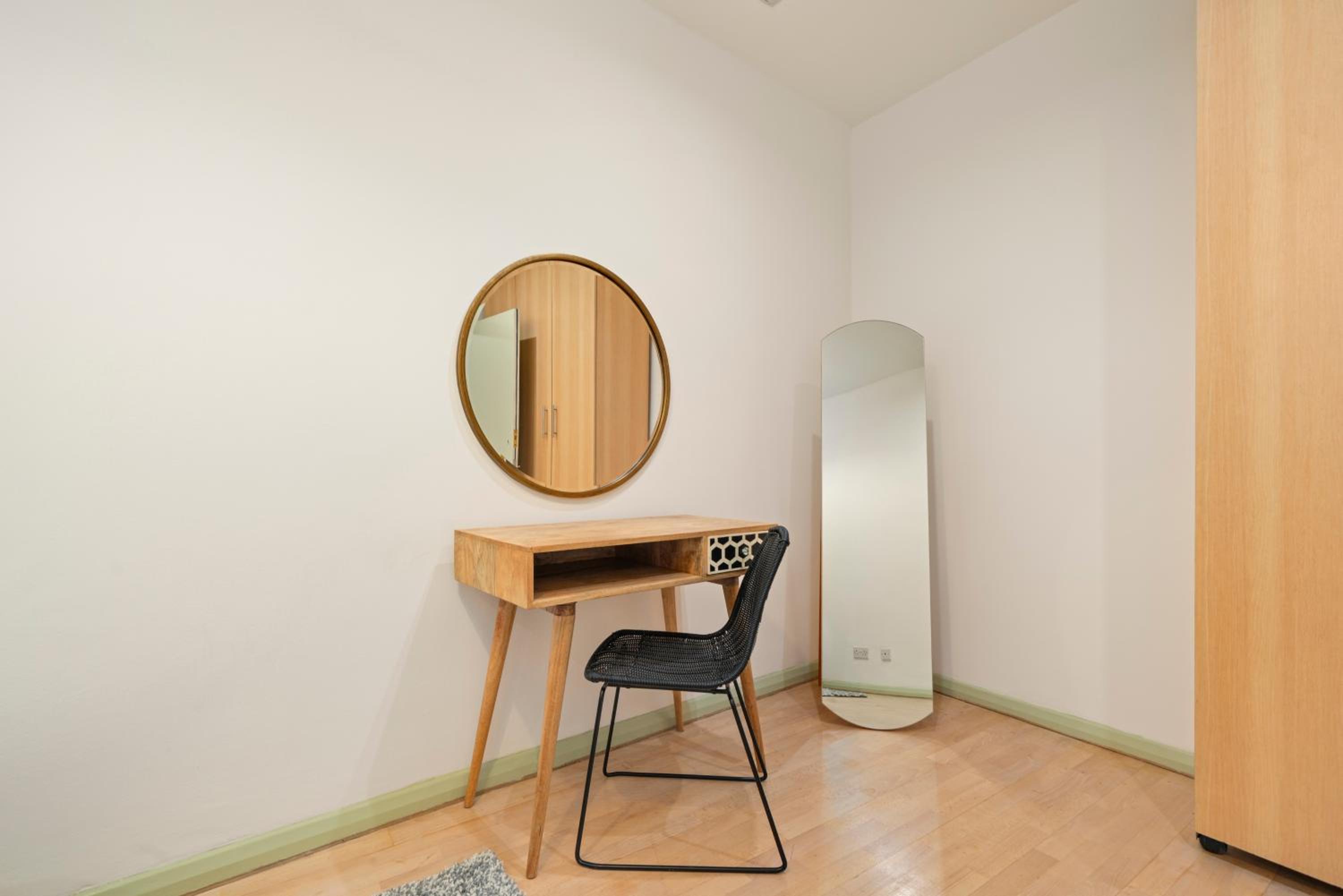 One-Bedroom Apartment photo 2