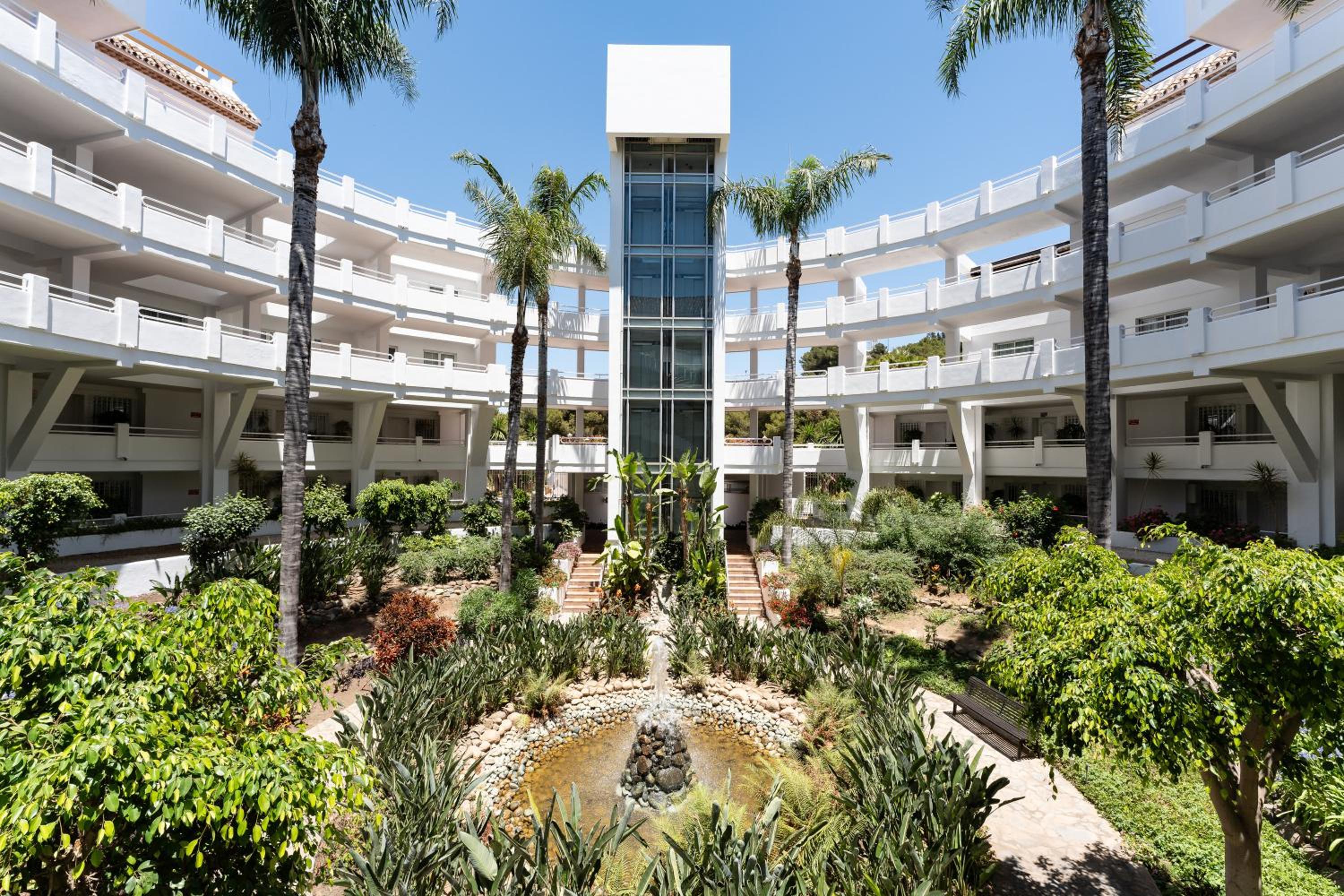 Two-Bedroom Deluxe Apartment with Ocean View photo 2