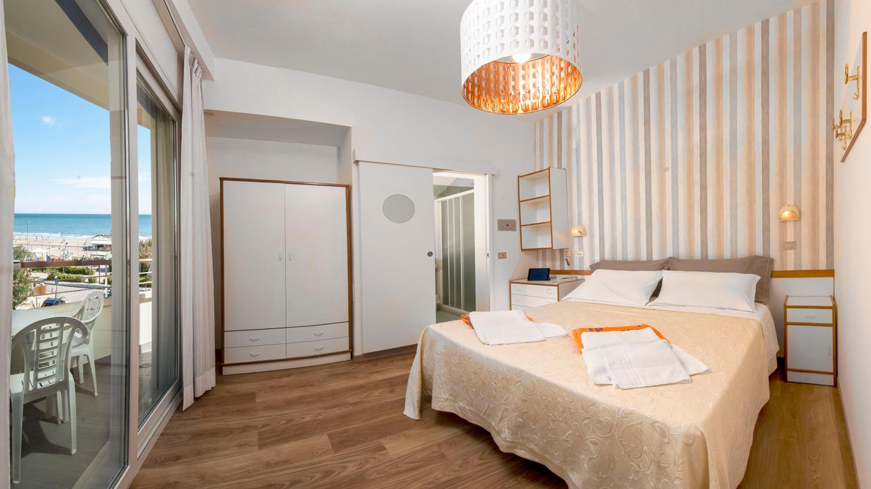 Double or Twin Room with Balcony - Photo 3