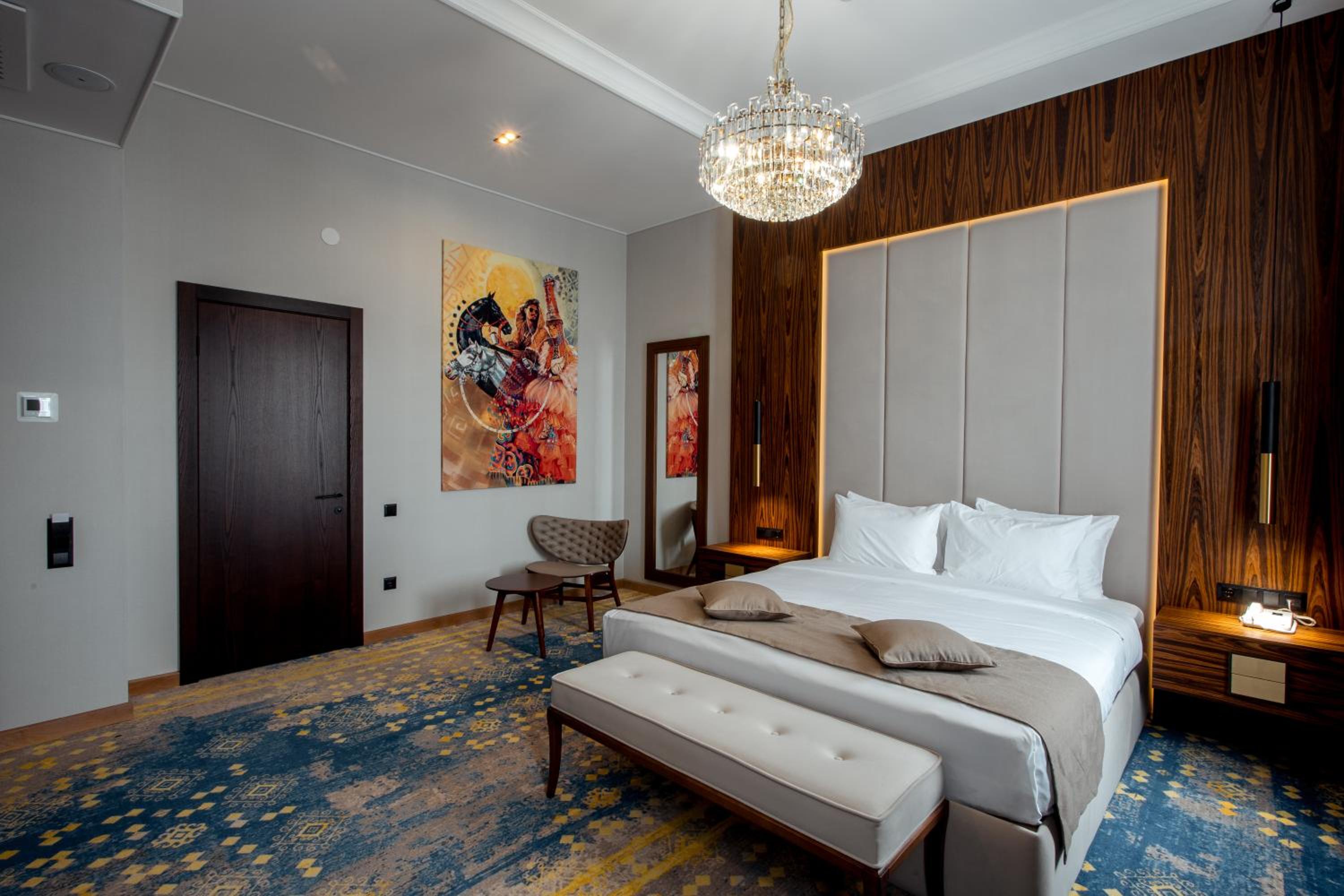 Deluxe King Room photo 1