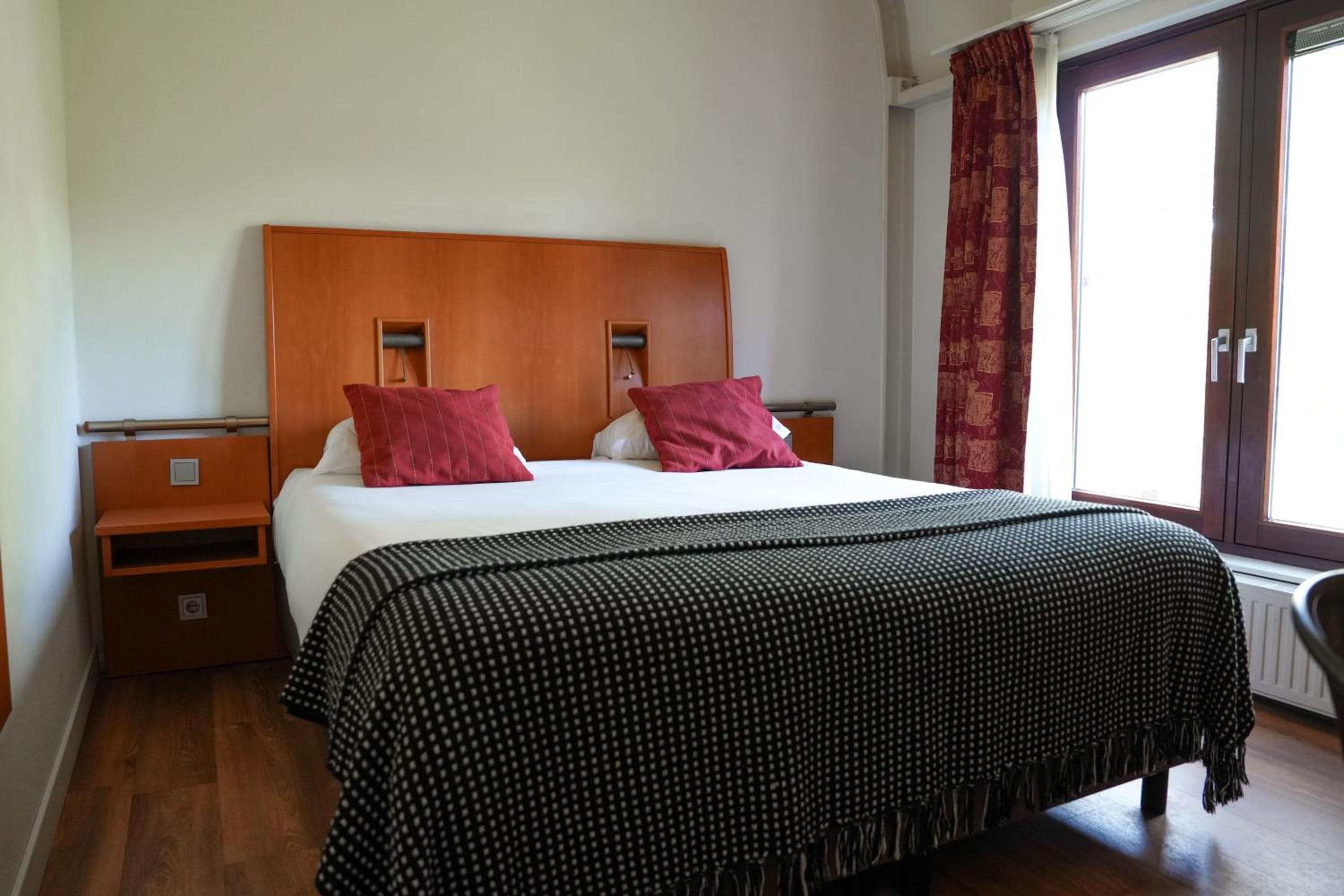 Double Room with Bath - Photo 1