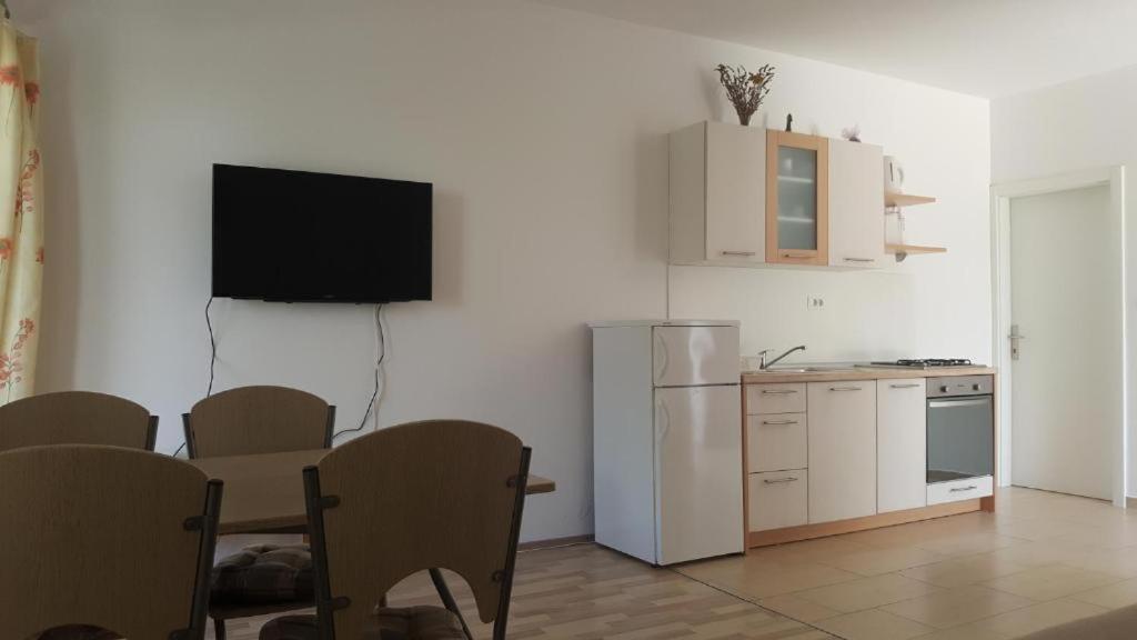 Apartment - Photo 3