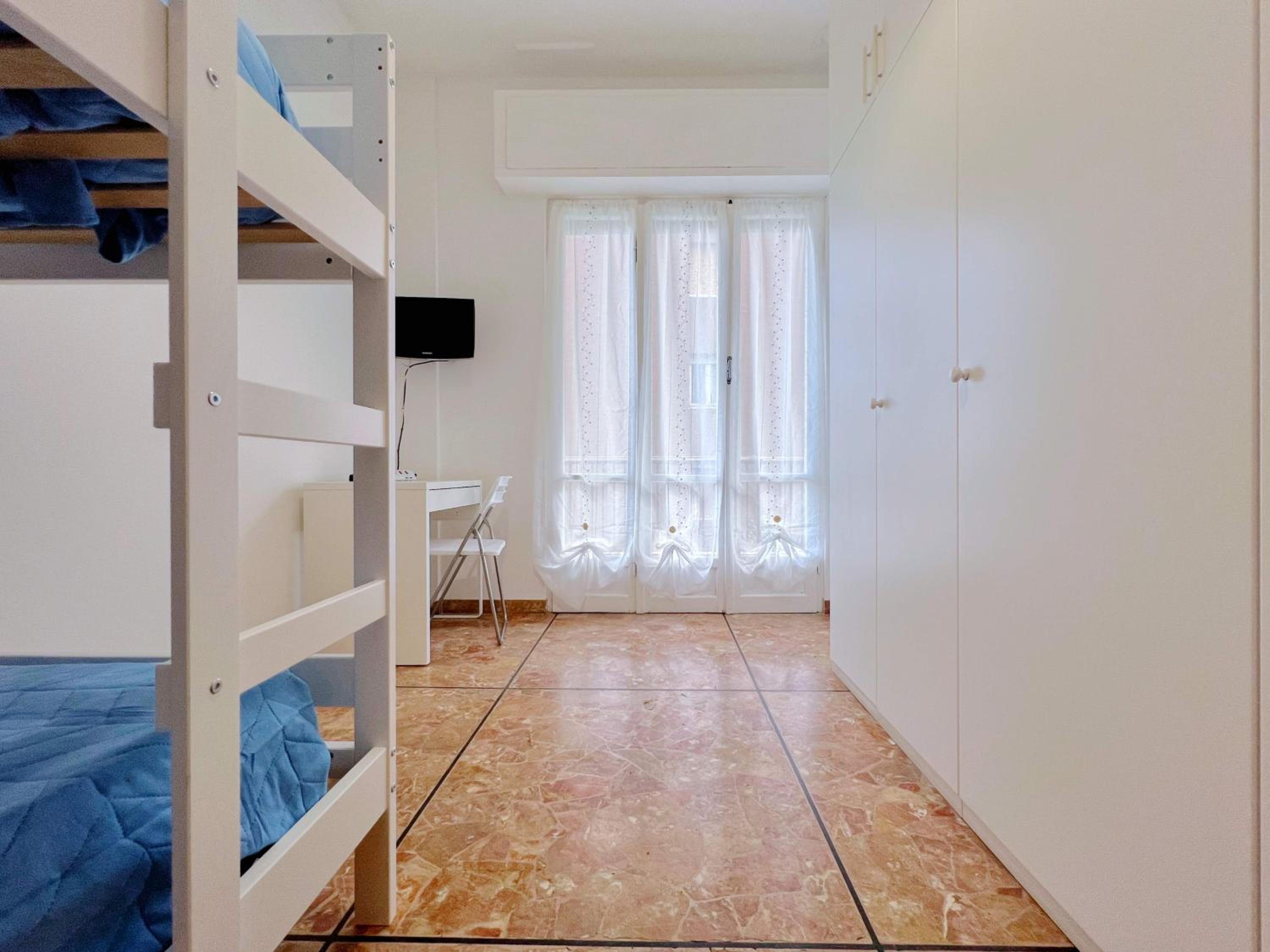 Apartment photo 2