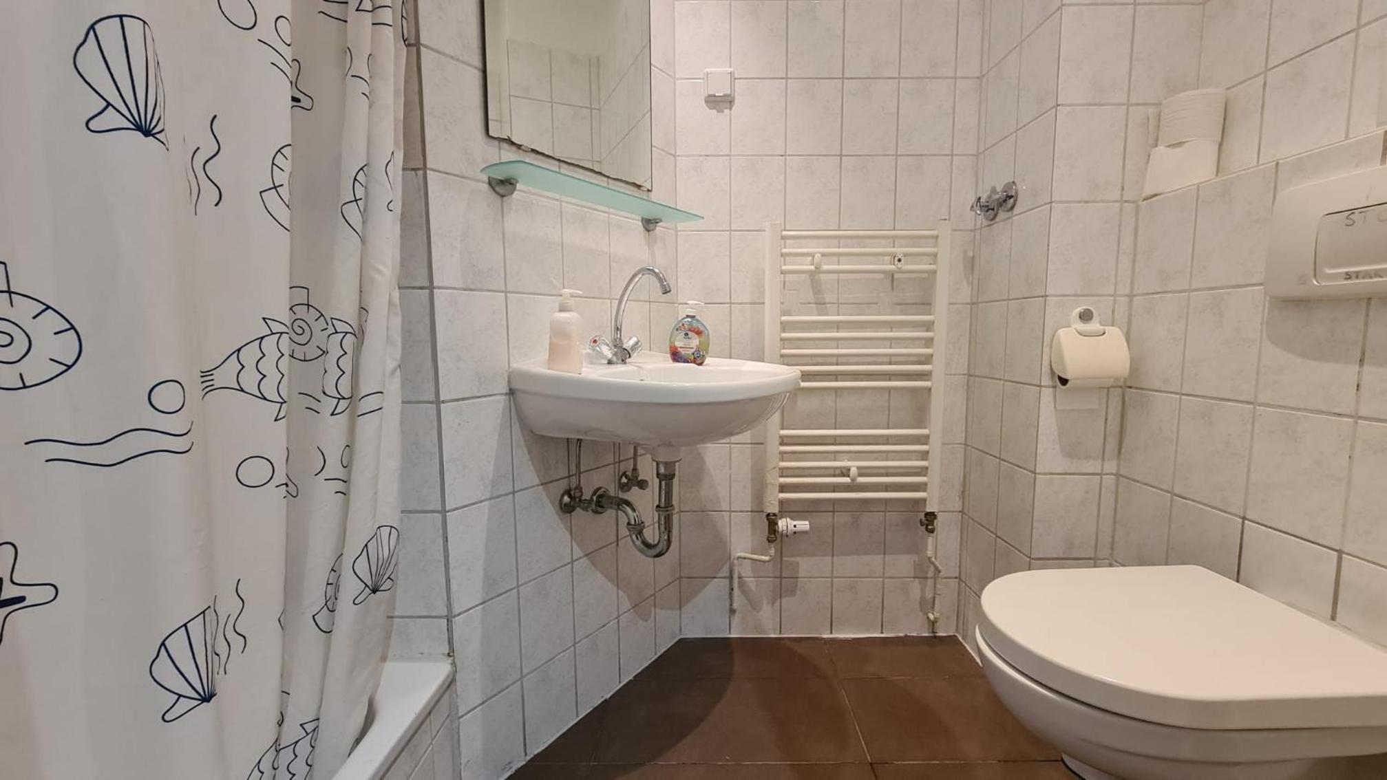 Economy Triple Room with Shared Bathroom photo 3