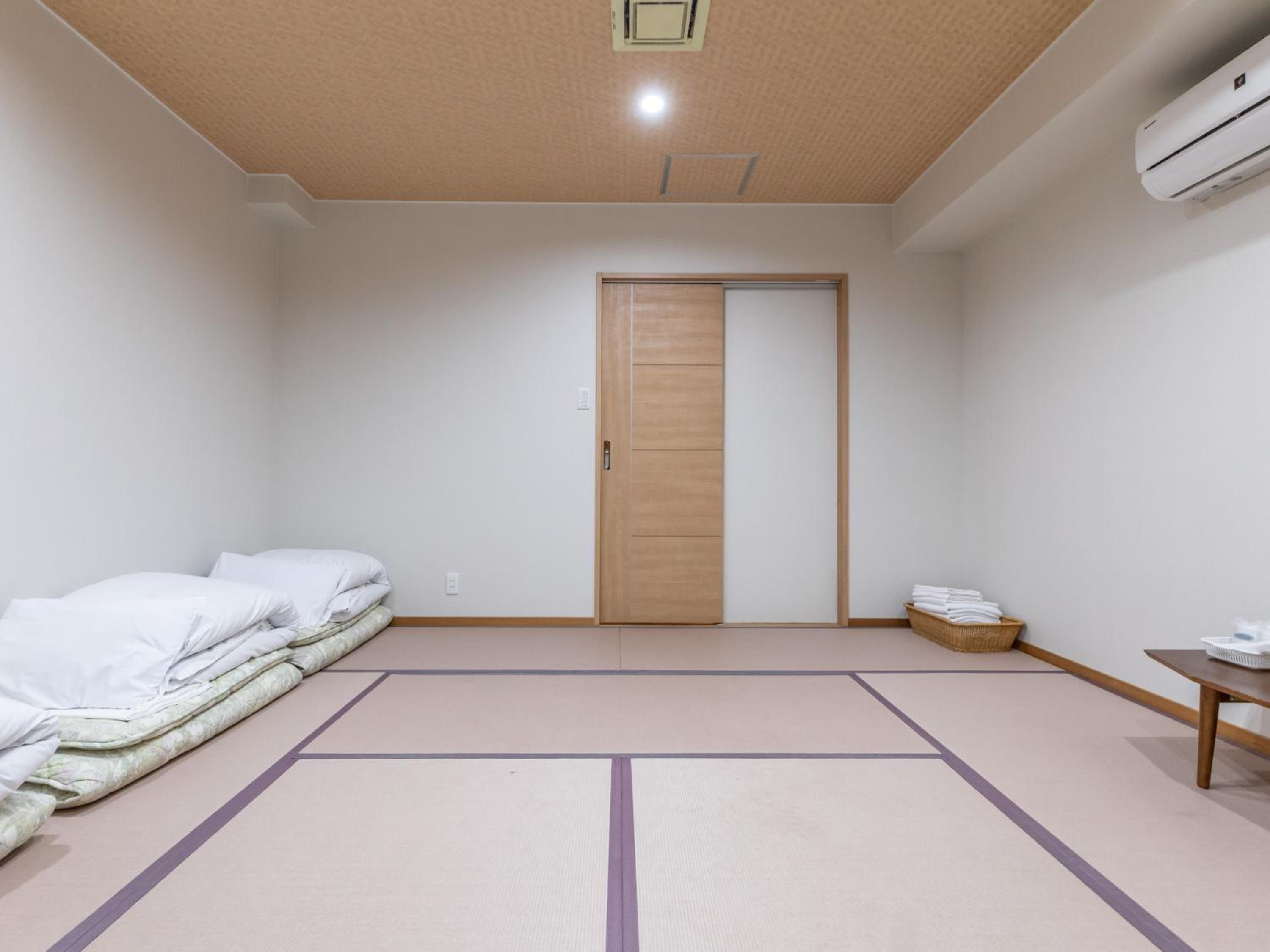 Smoking - Japanese Western Quintuple Room photo 3