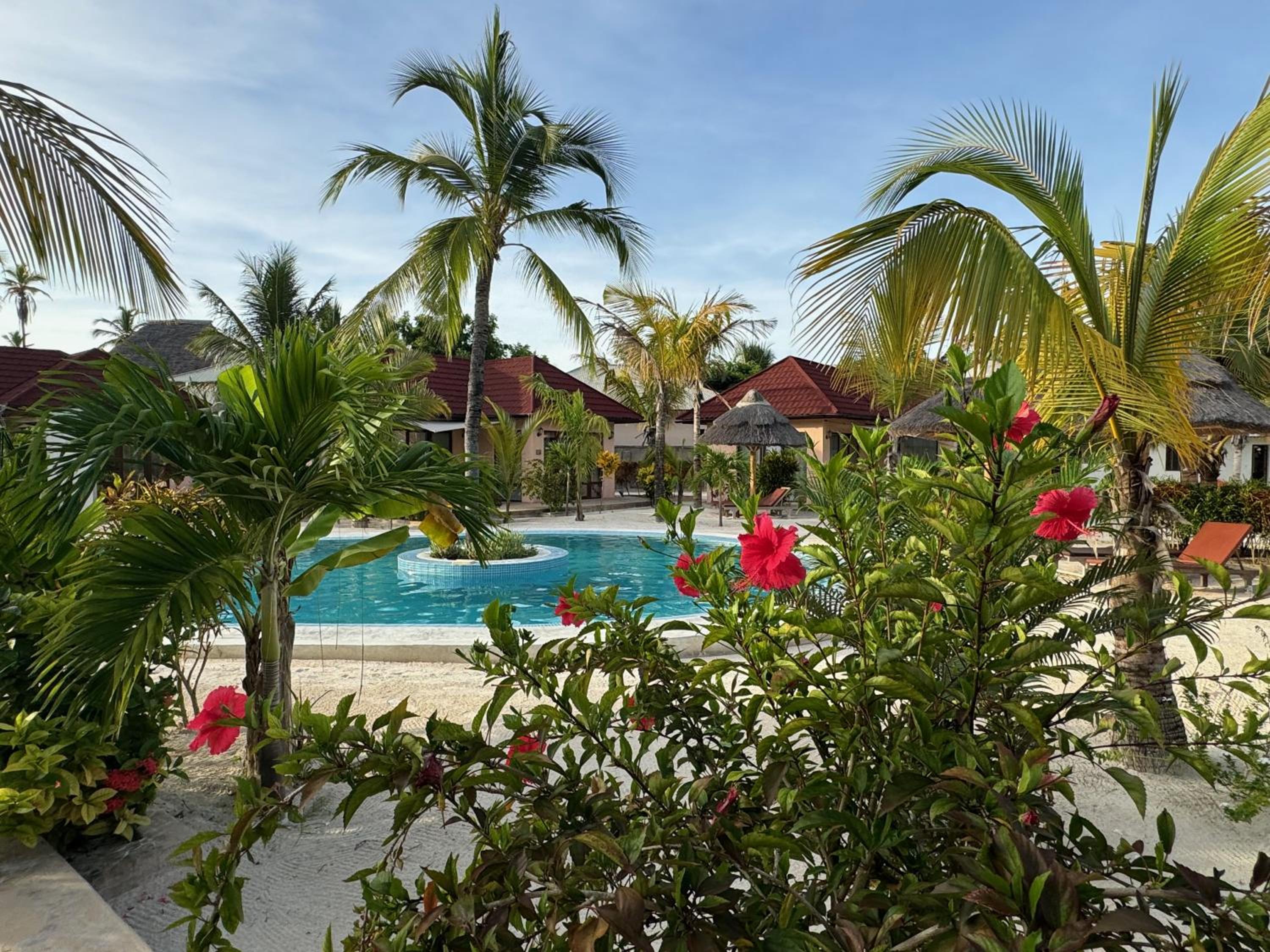 Suite with Pool View - Photo 13