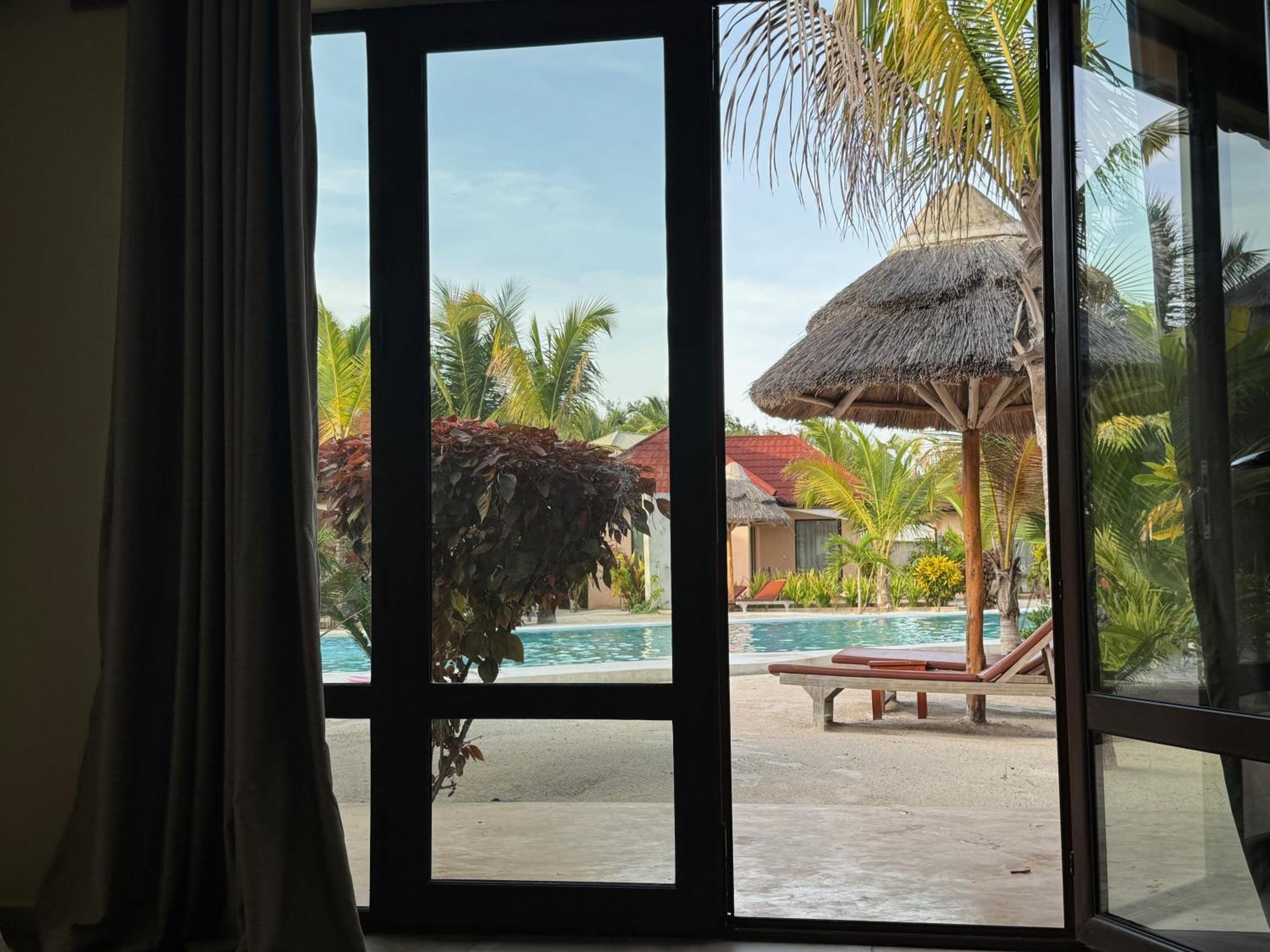 Suite with Pool View - Photo 14