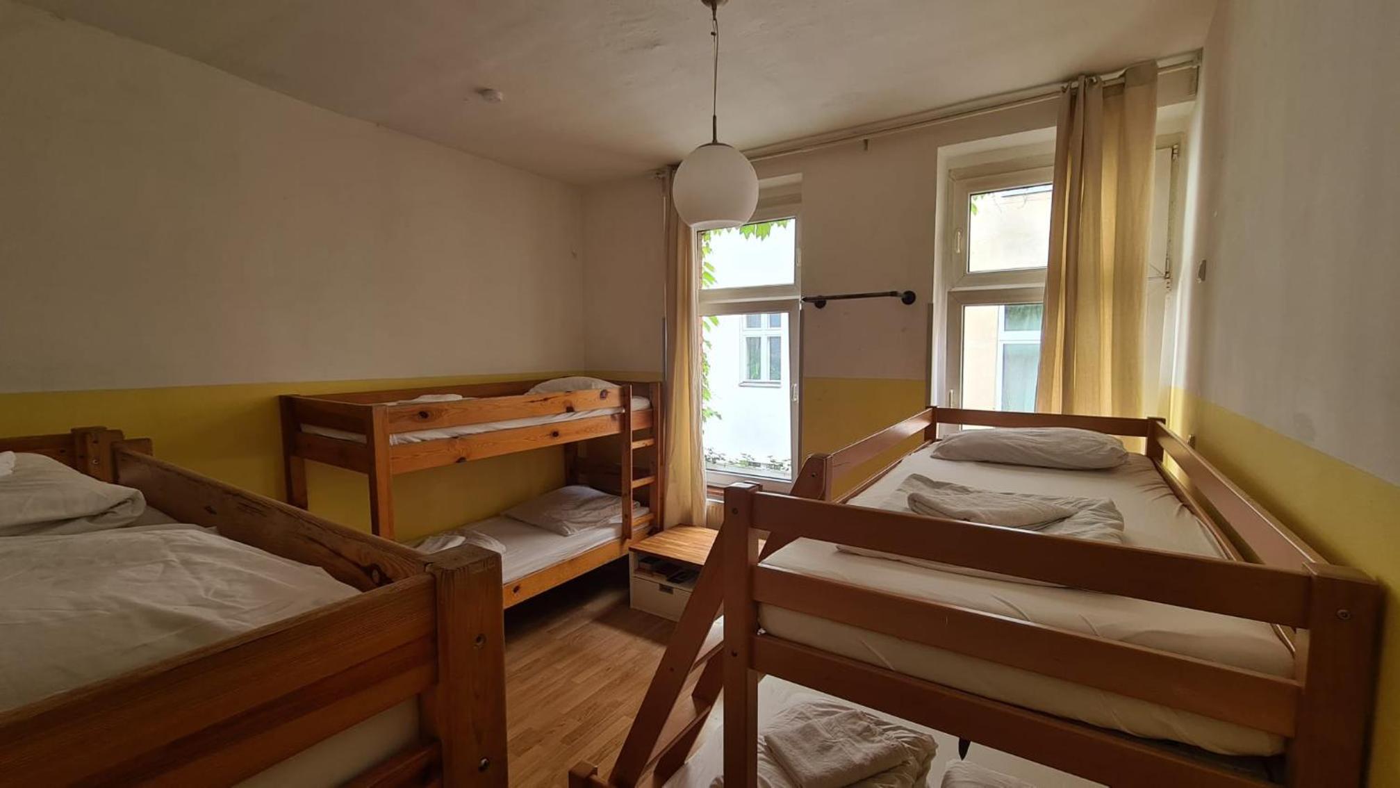 6-Bed Mixed Dormitory Room photo 1