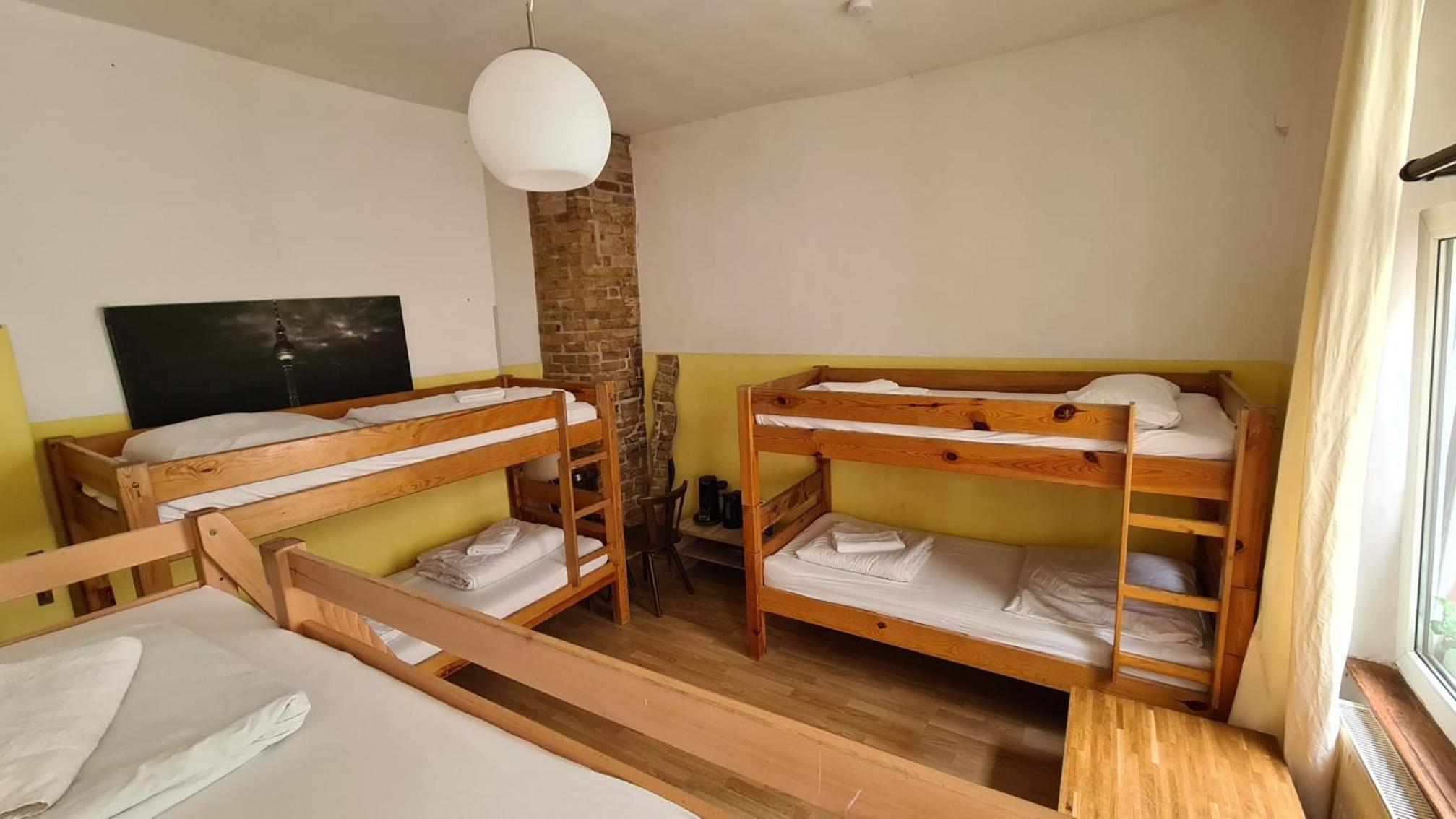6-Bed Mixed Dormitory Room photo 3