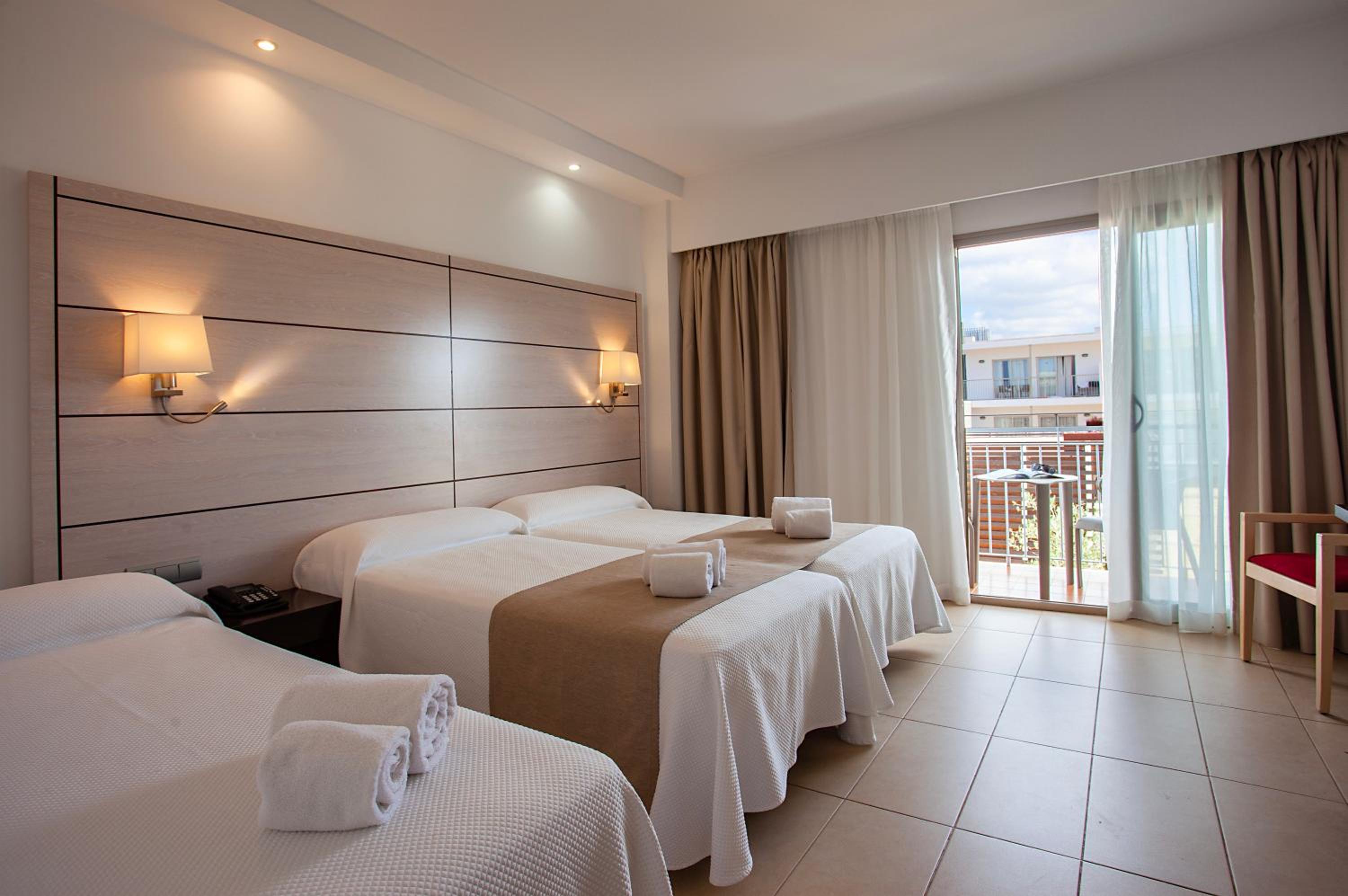 Triple Room - Photo 11